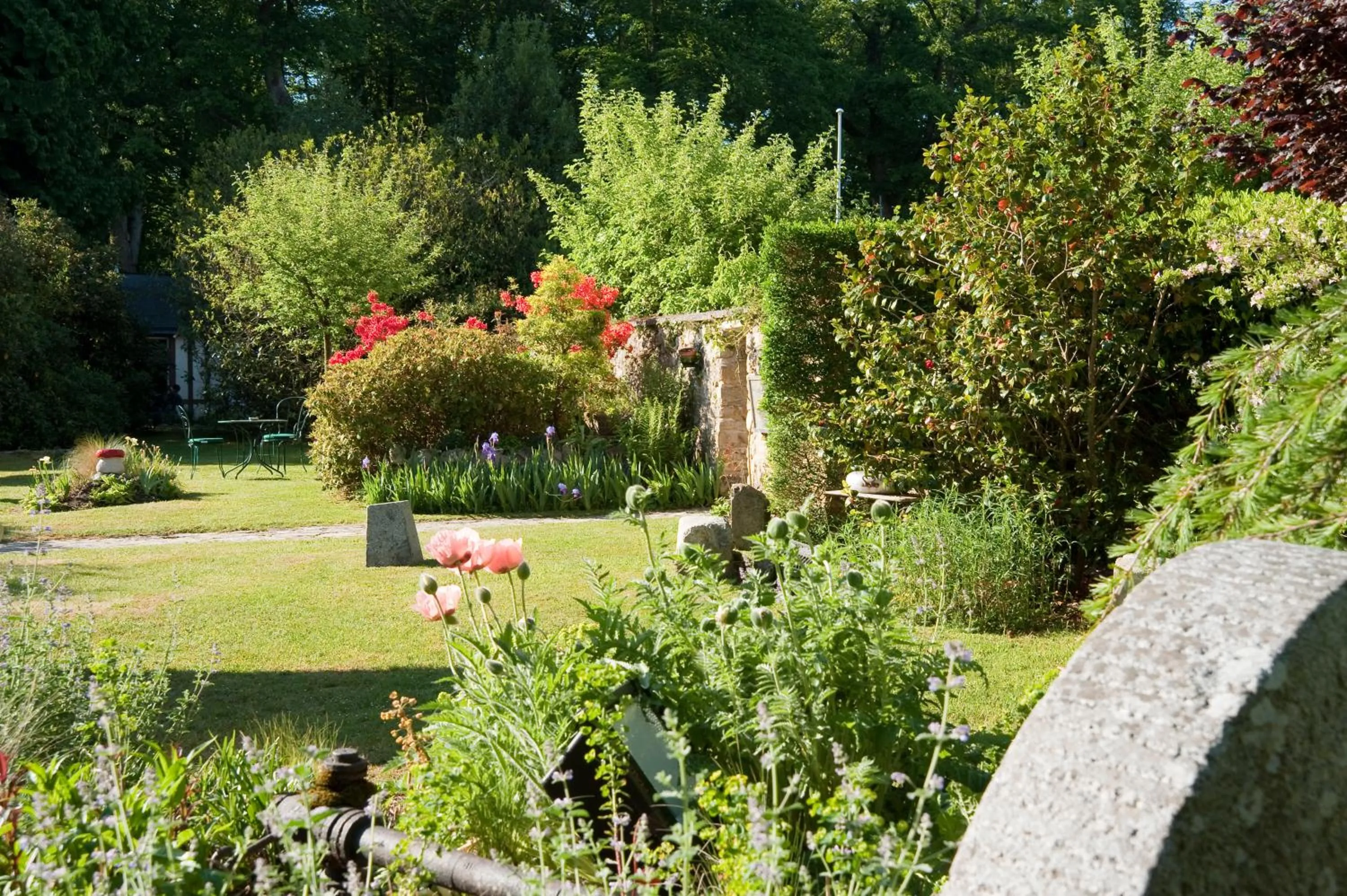 Garden in Le Manoir du Lys, The Originals Relais