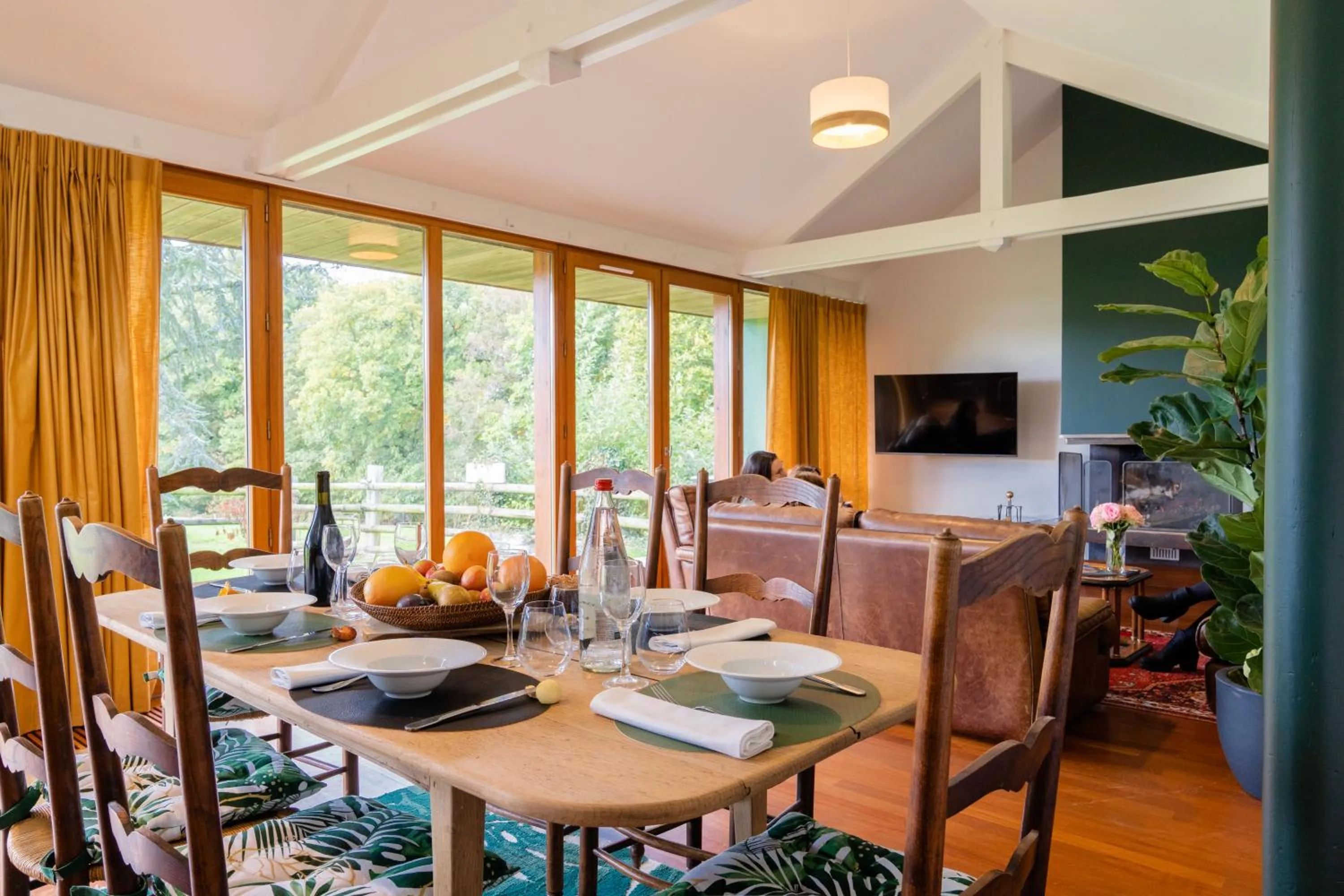 Dining area in Le Manoir du Lys, The Originals Relais