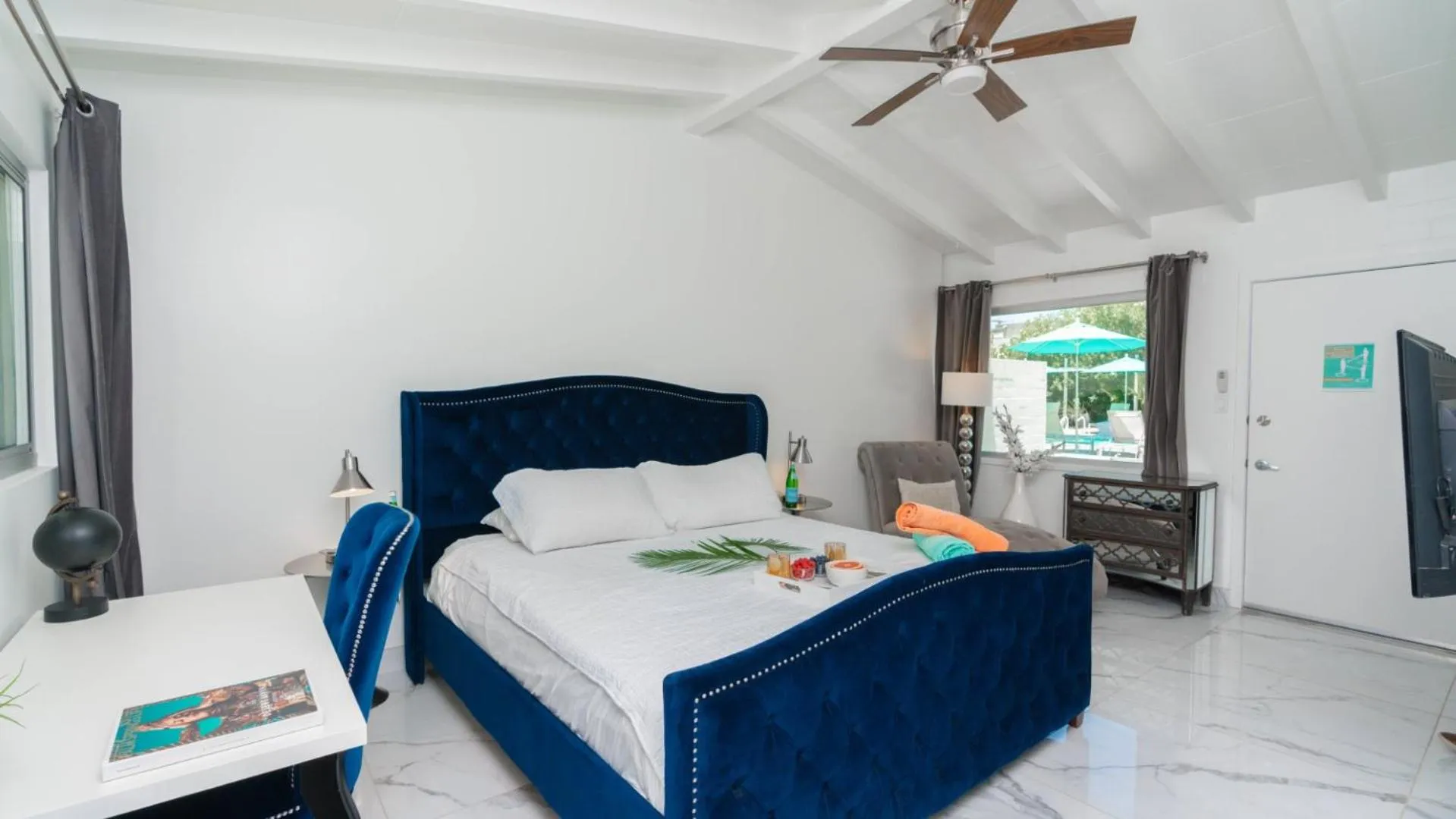 Bed in BelleVue Oasis - Adults Only