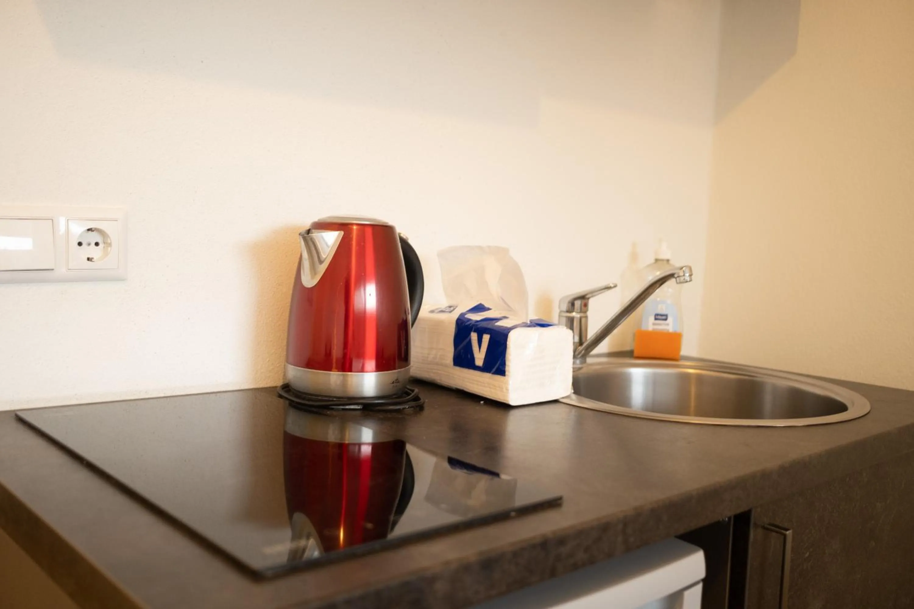 Coffee/tea facilities in Filosoofi 1 Studio Apartments