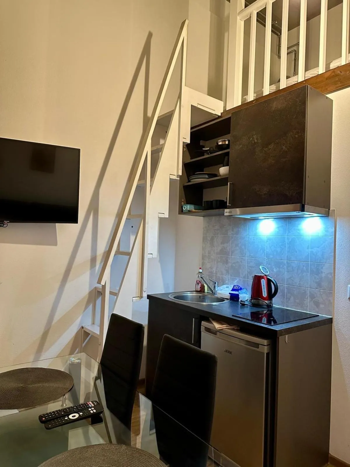 TV and multimedia in Filosoofi 1 Studio Apartments