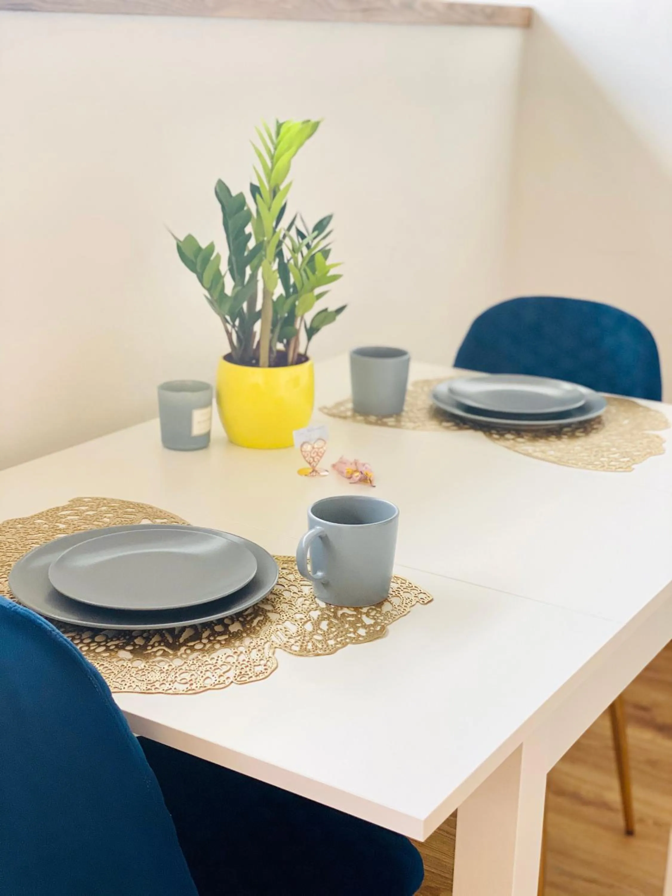 Dining area in Filosoofi 1 Studio Apartments