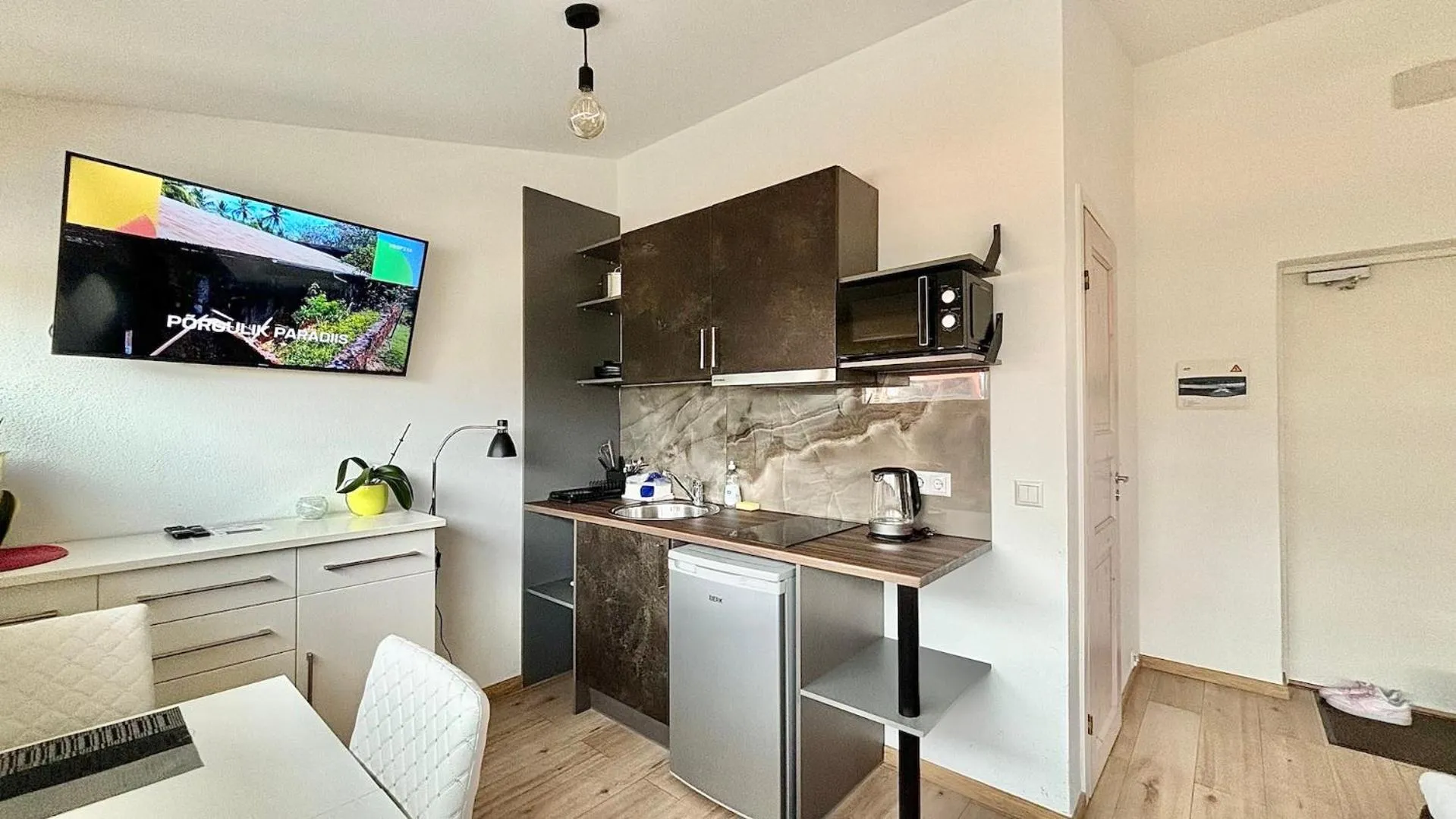 Kitchen or kitchenette in Filosoofi 1 Studio Apartments