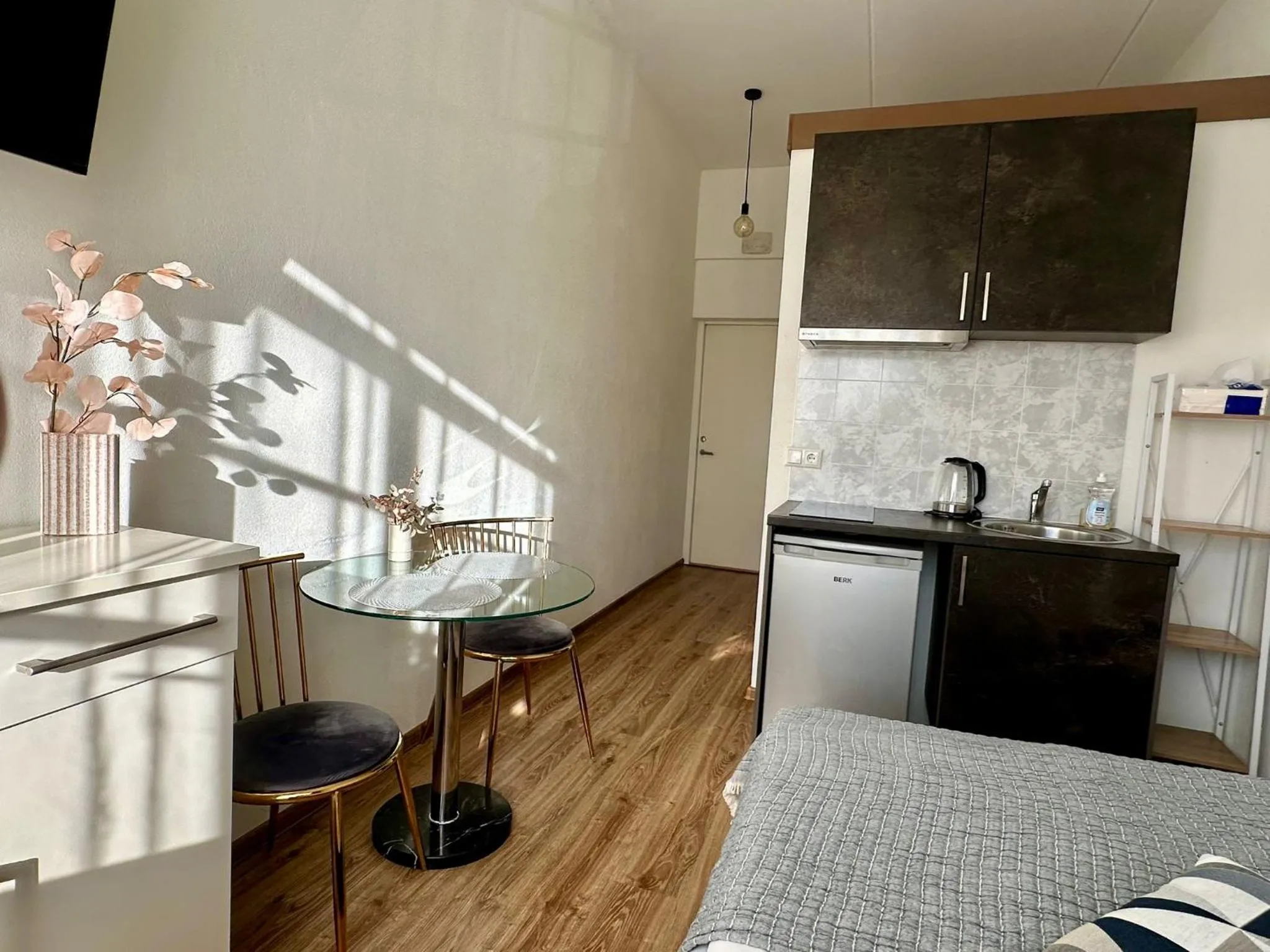 Kitchen or kitchenette in Filosoofi 1 Studio Apartments