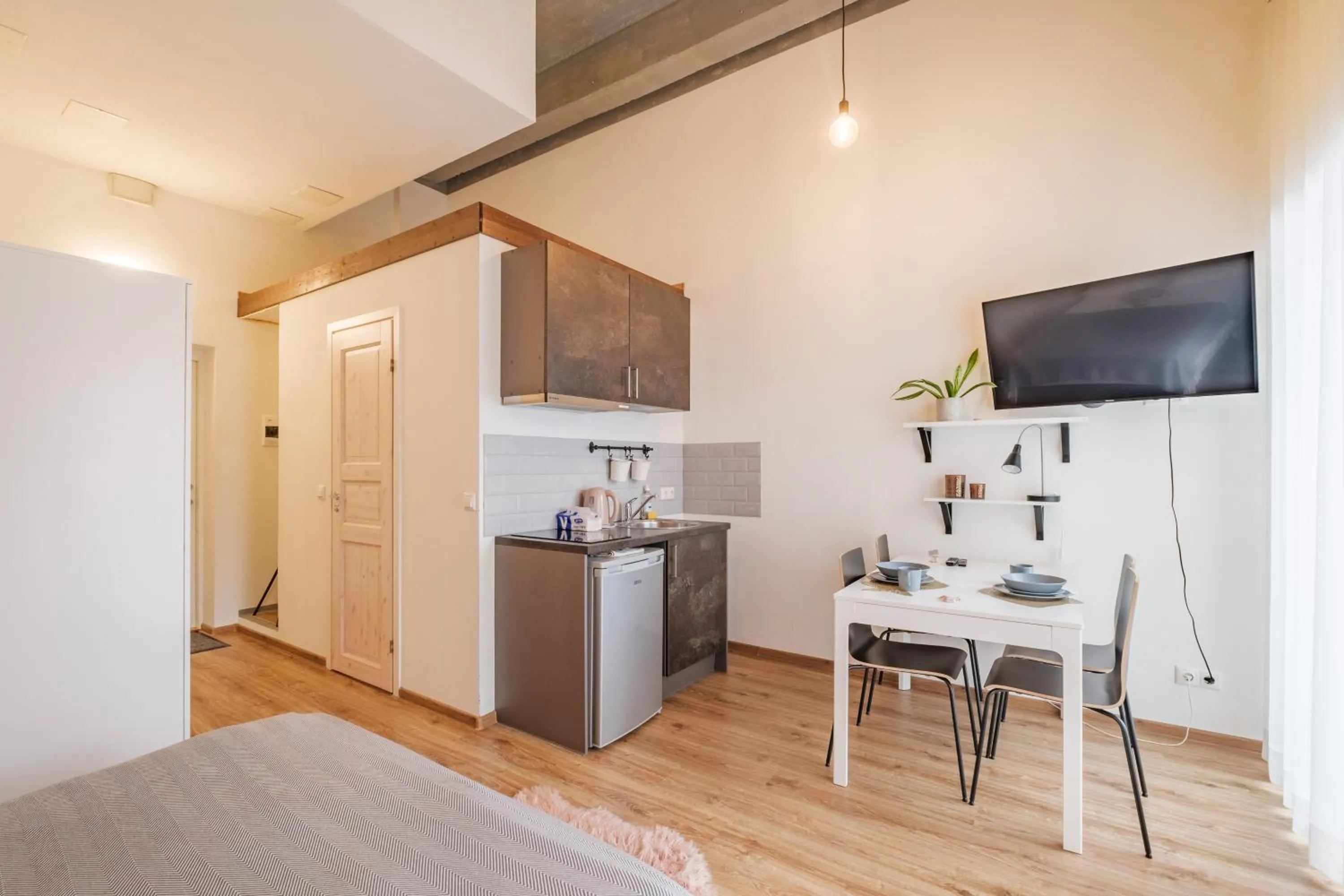 Kitchen or kitchenette, Bed in Filosoofi 1 Studio Apartments