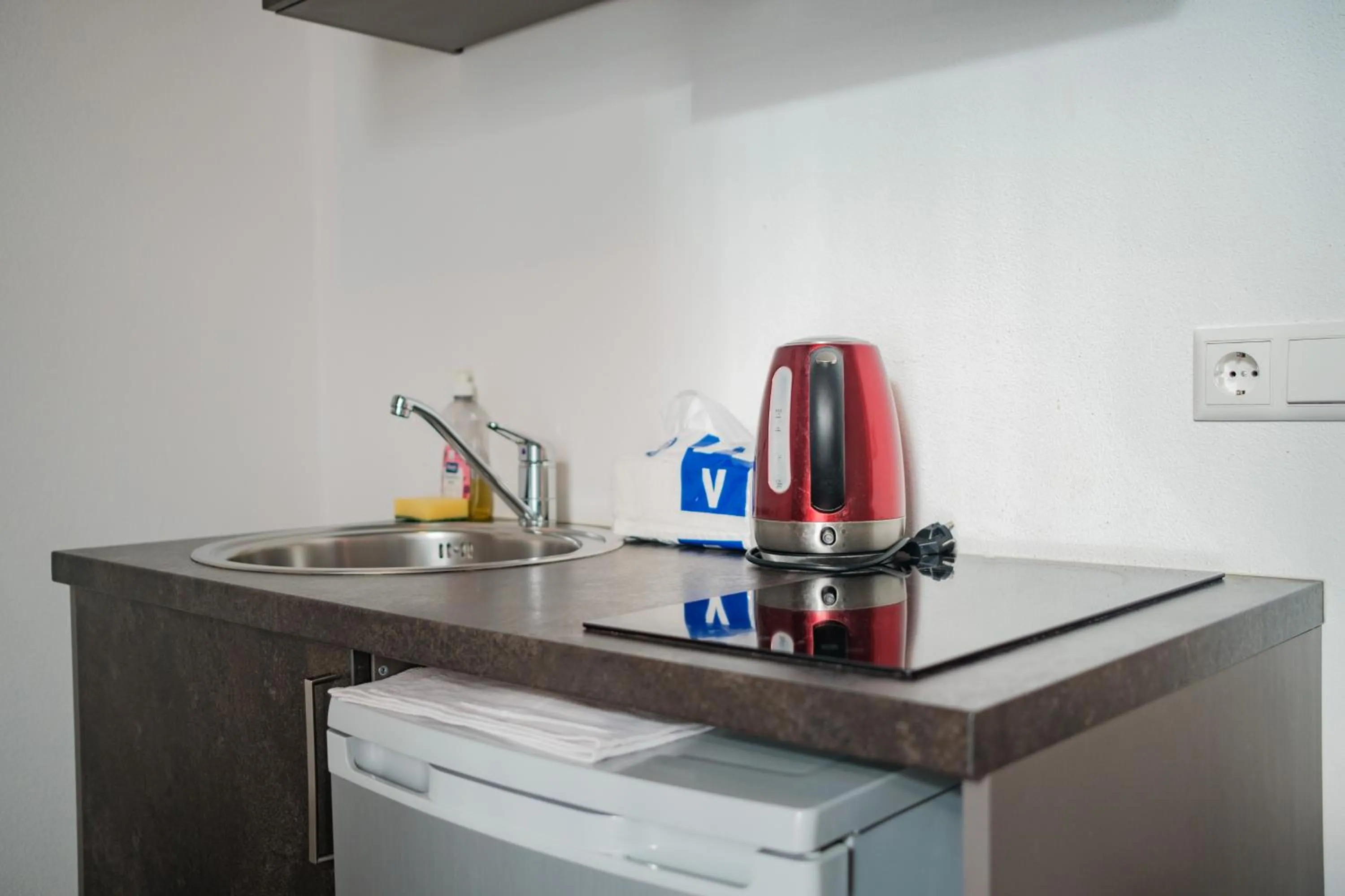 Coffee/tea facilities in Filosoofi 1 Studio Apartments