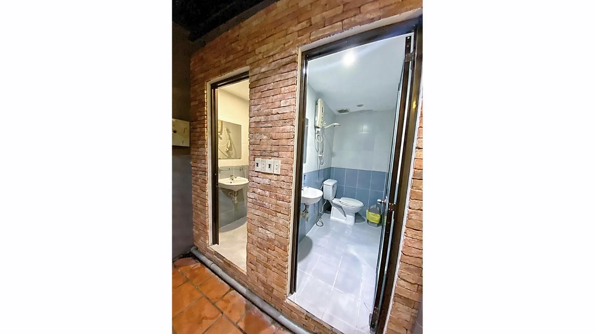 Toilet in Violet Star Hotel and Spa