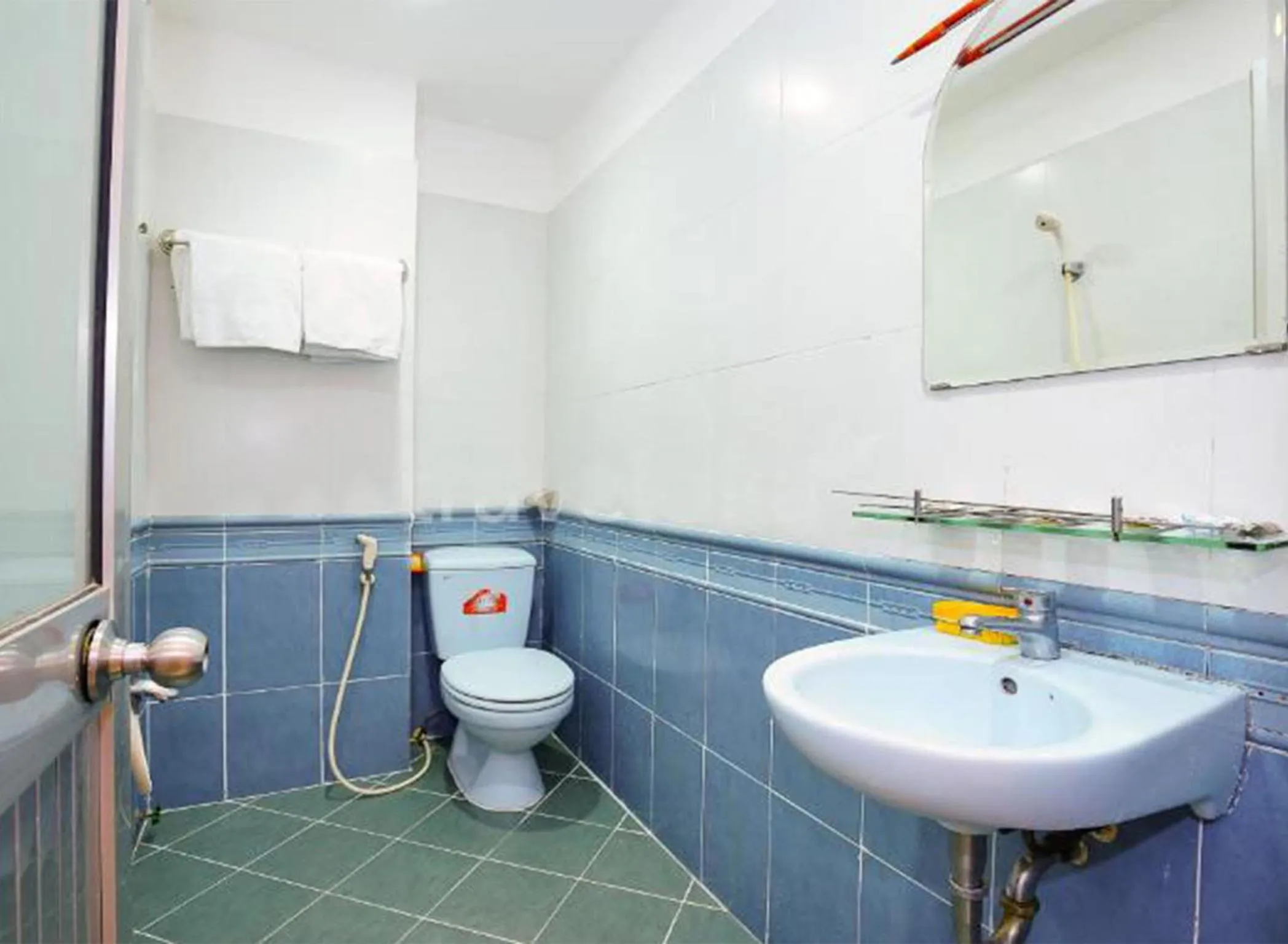 Toilet in Violet Star Hotel and Spa