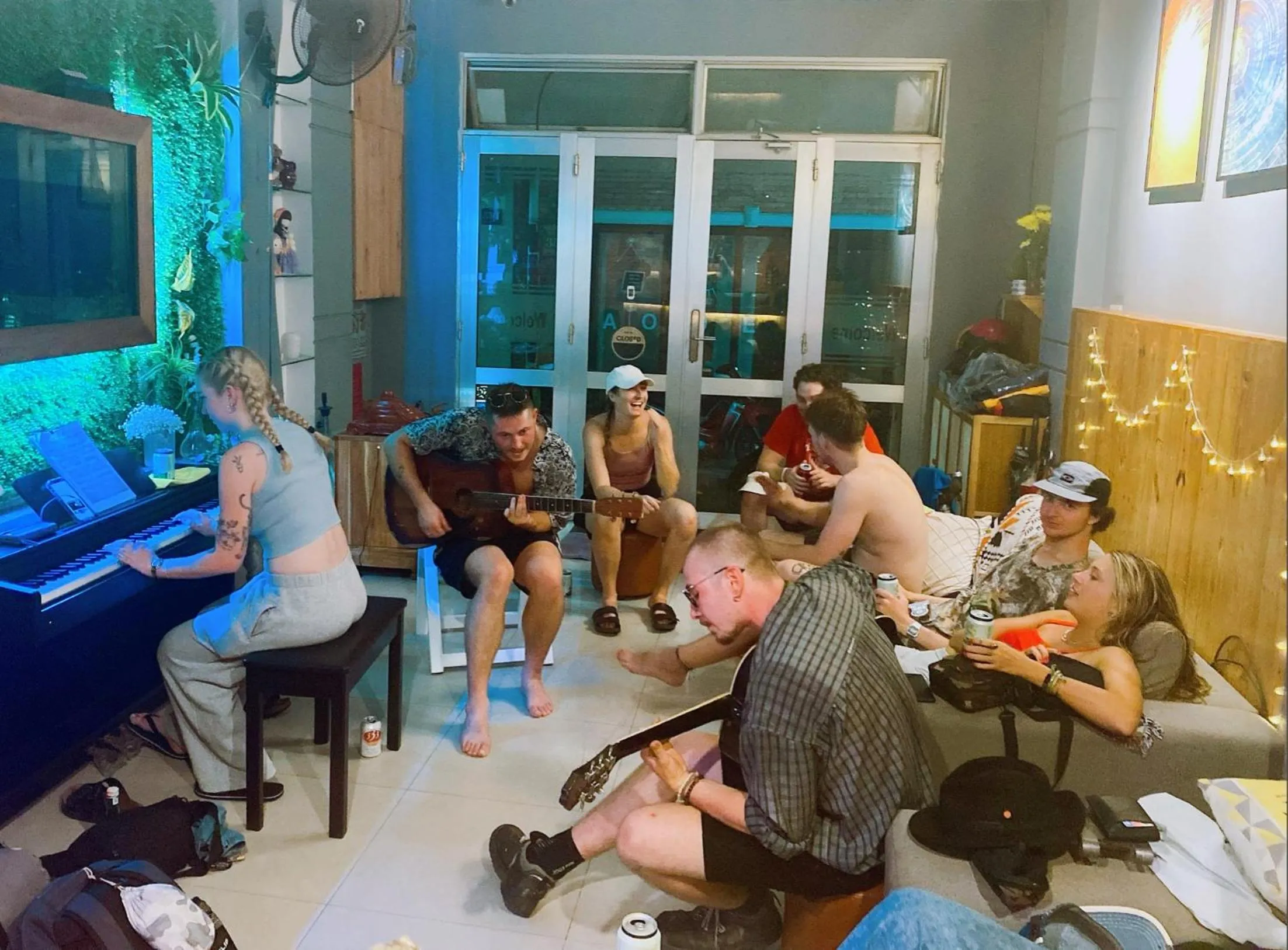 Communal lounge/ TV room in Violet Star Hotel and Spa