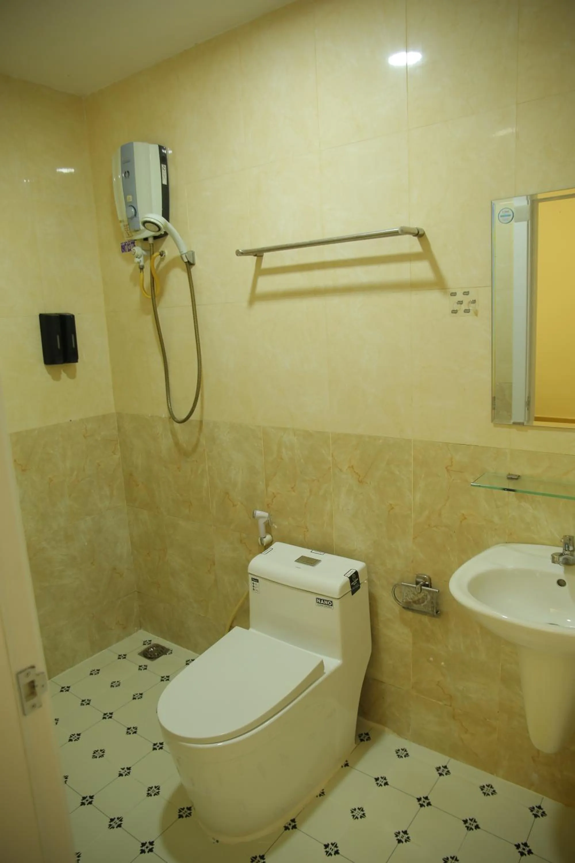 Toilet in Violet Star Hotel and Spa