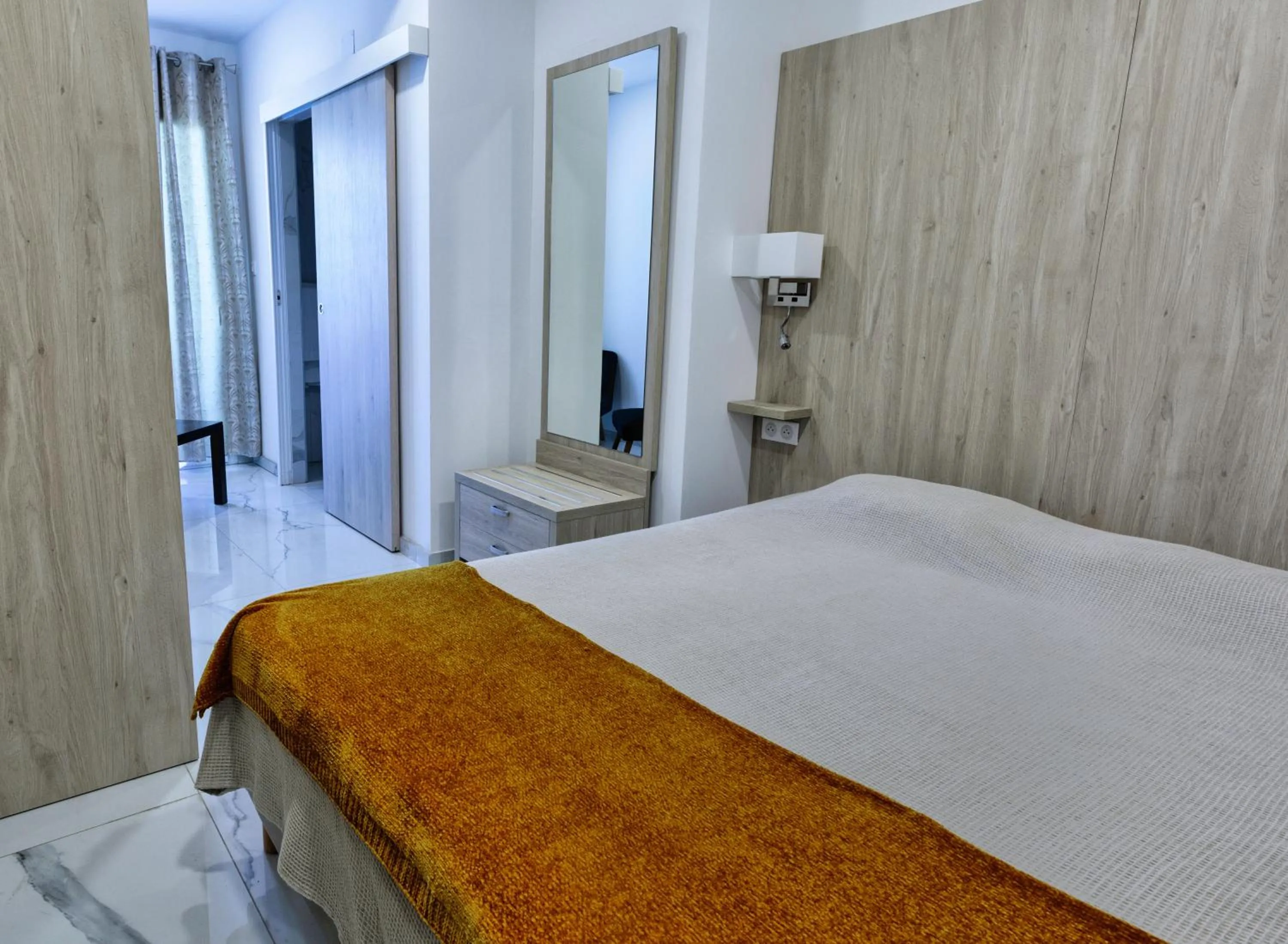 Photo of the whole room, Bed in Hôtel Mare E Monti