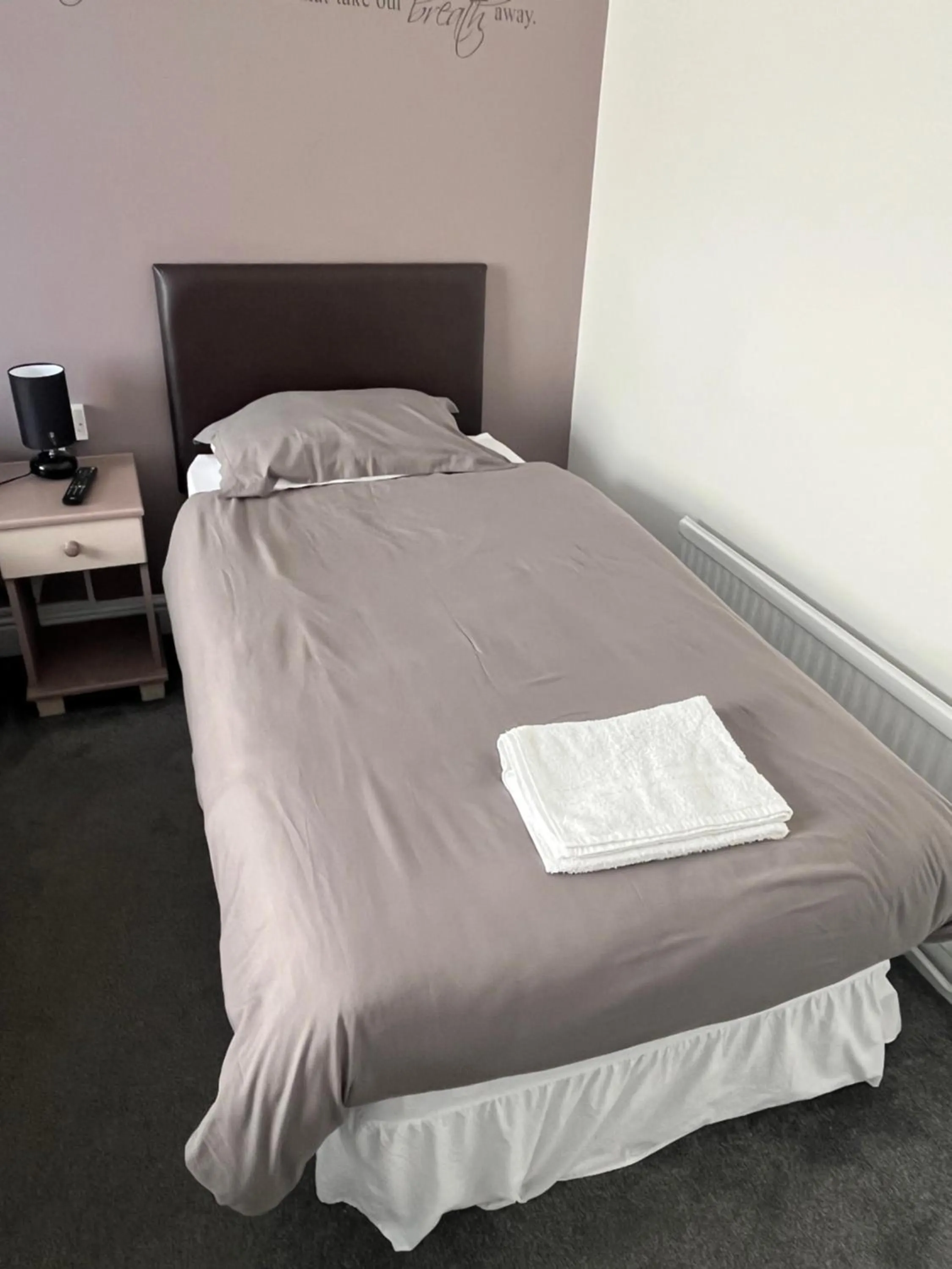 Bedroom, Bed in Hampton Hotel & restaurant