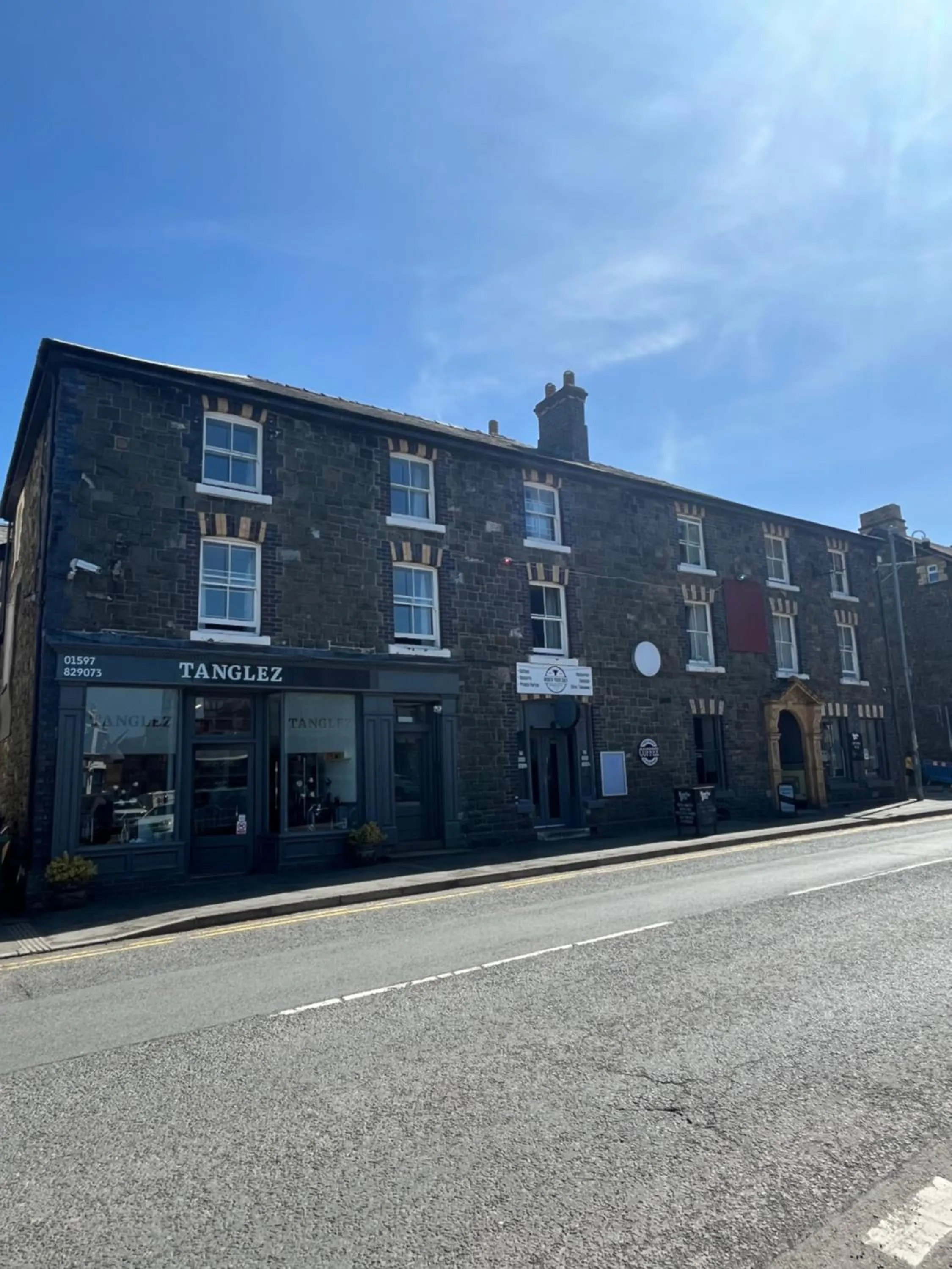 Property building in Hampton Hotel & restaurant