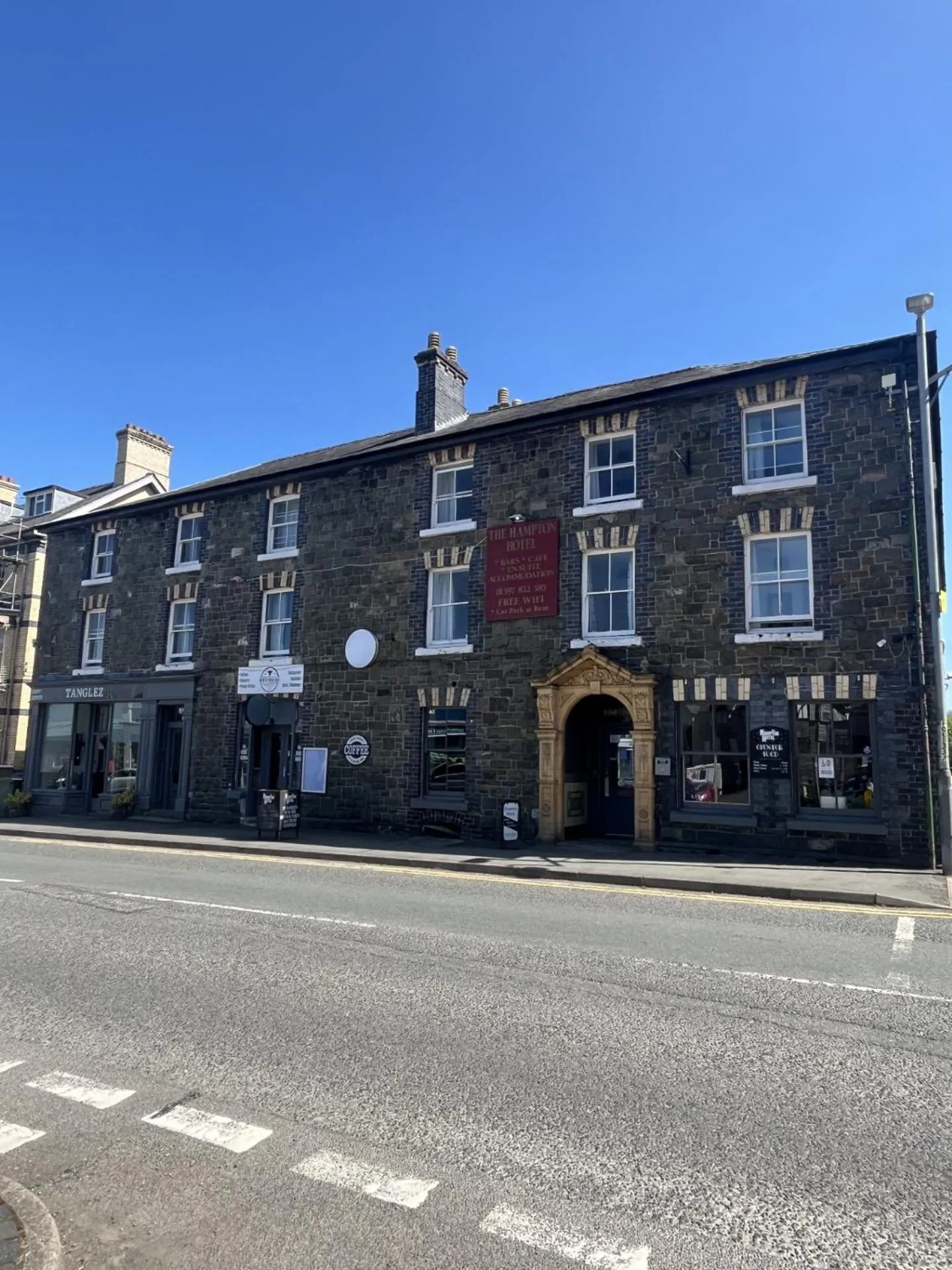 Property building in Hampton Hotel & restaurant