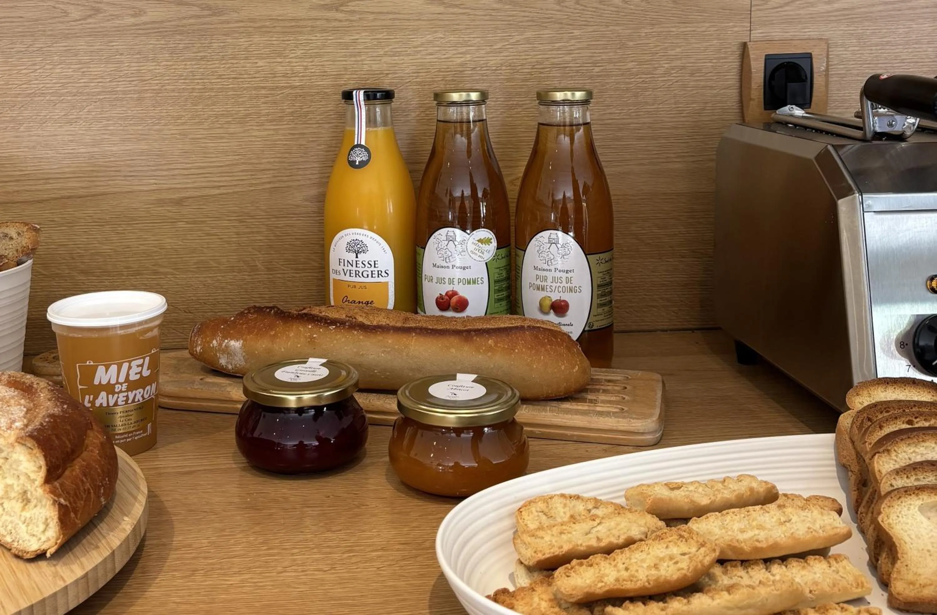 Breakfast in Hôtel Tour Maje