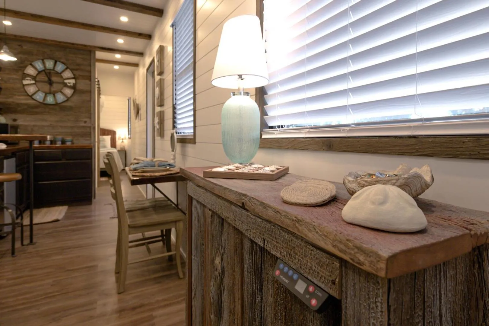 The Shoreline Container Home 12 min to Magnolia Silos and Baylor