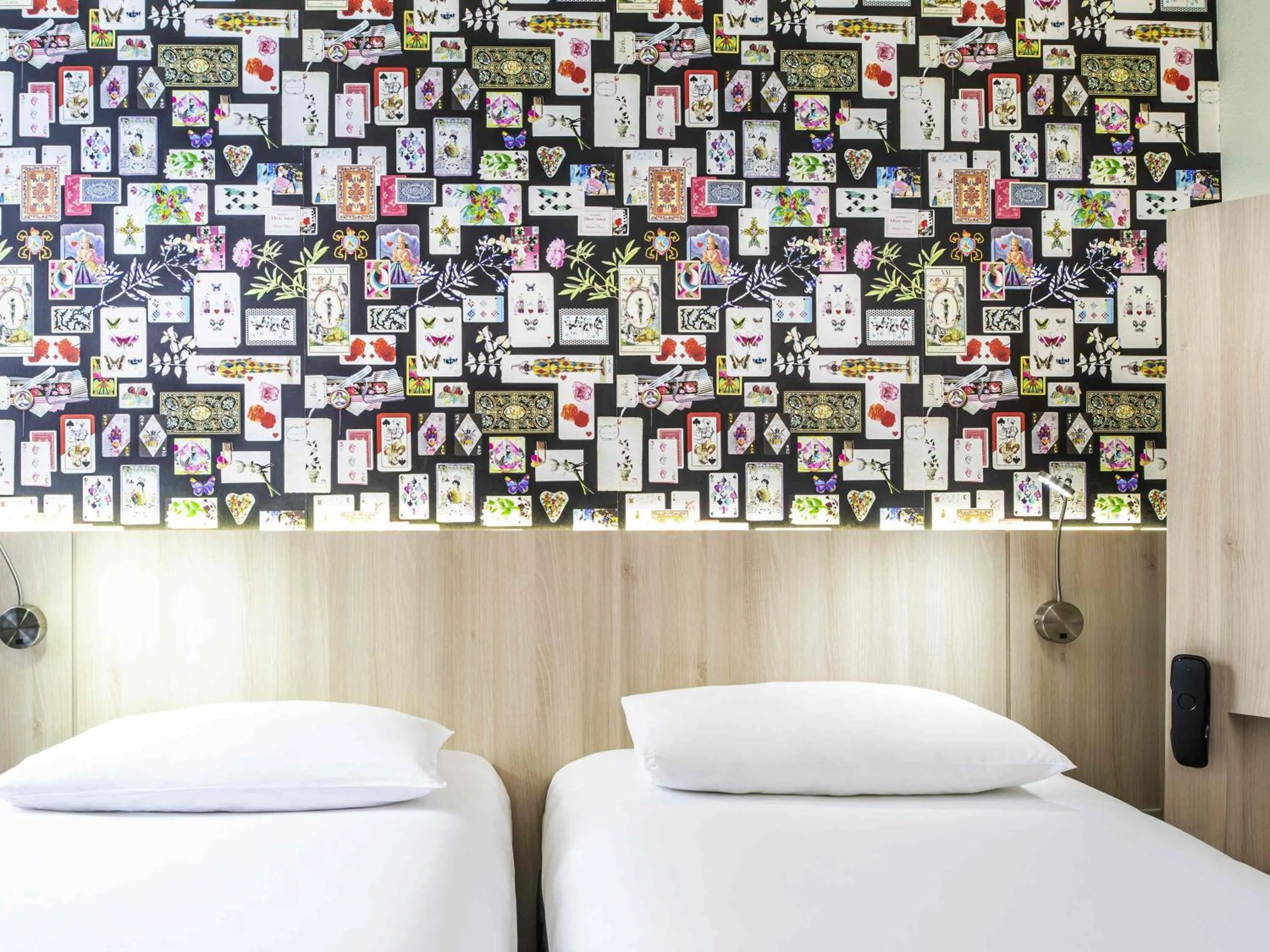 Bedroom, Bed in Ibis Styles Reims Centre