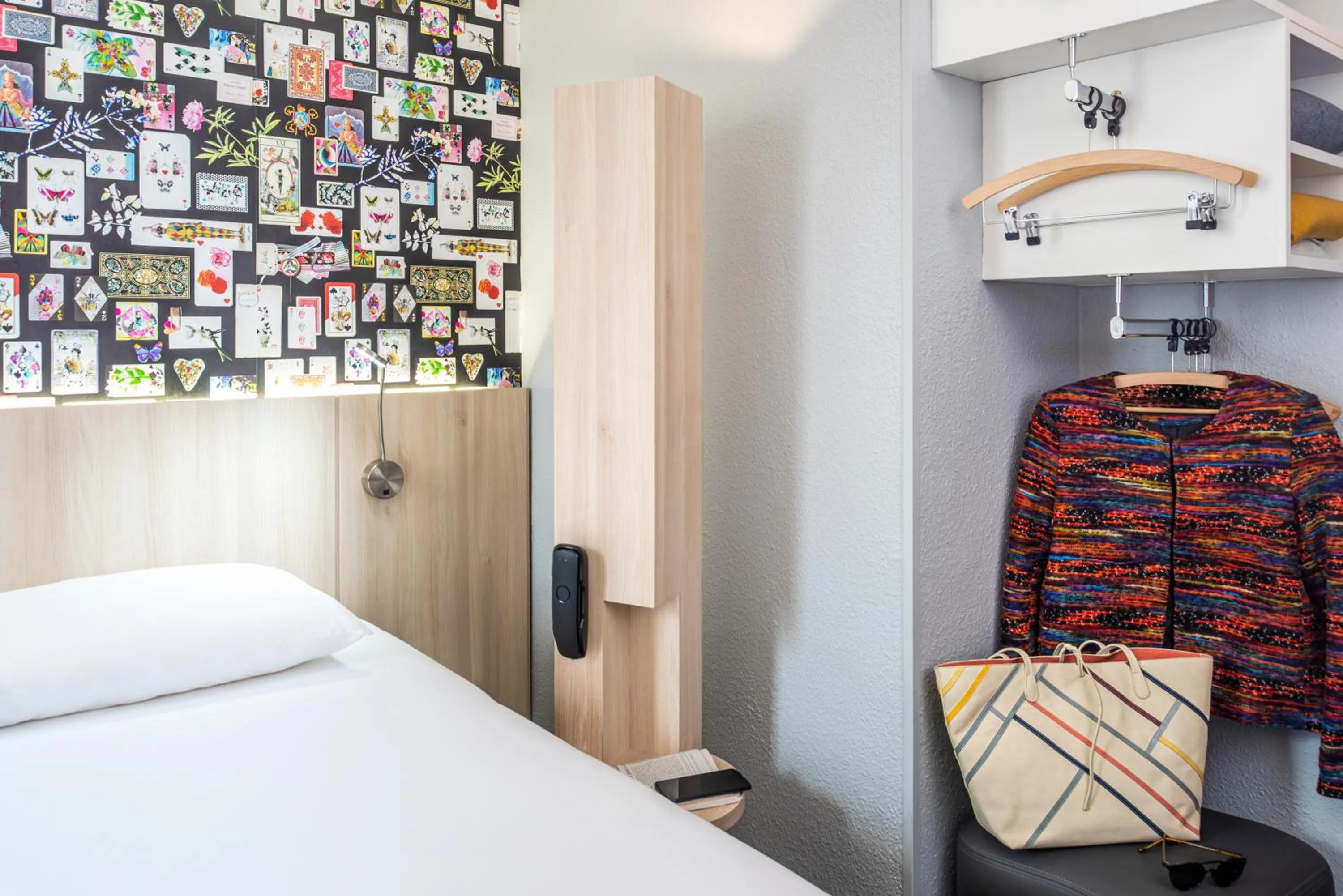 Bed in Ibis Styles Reims Centre