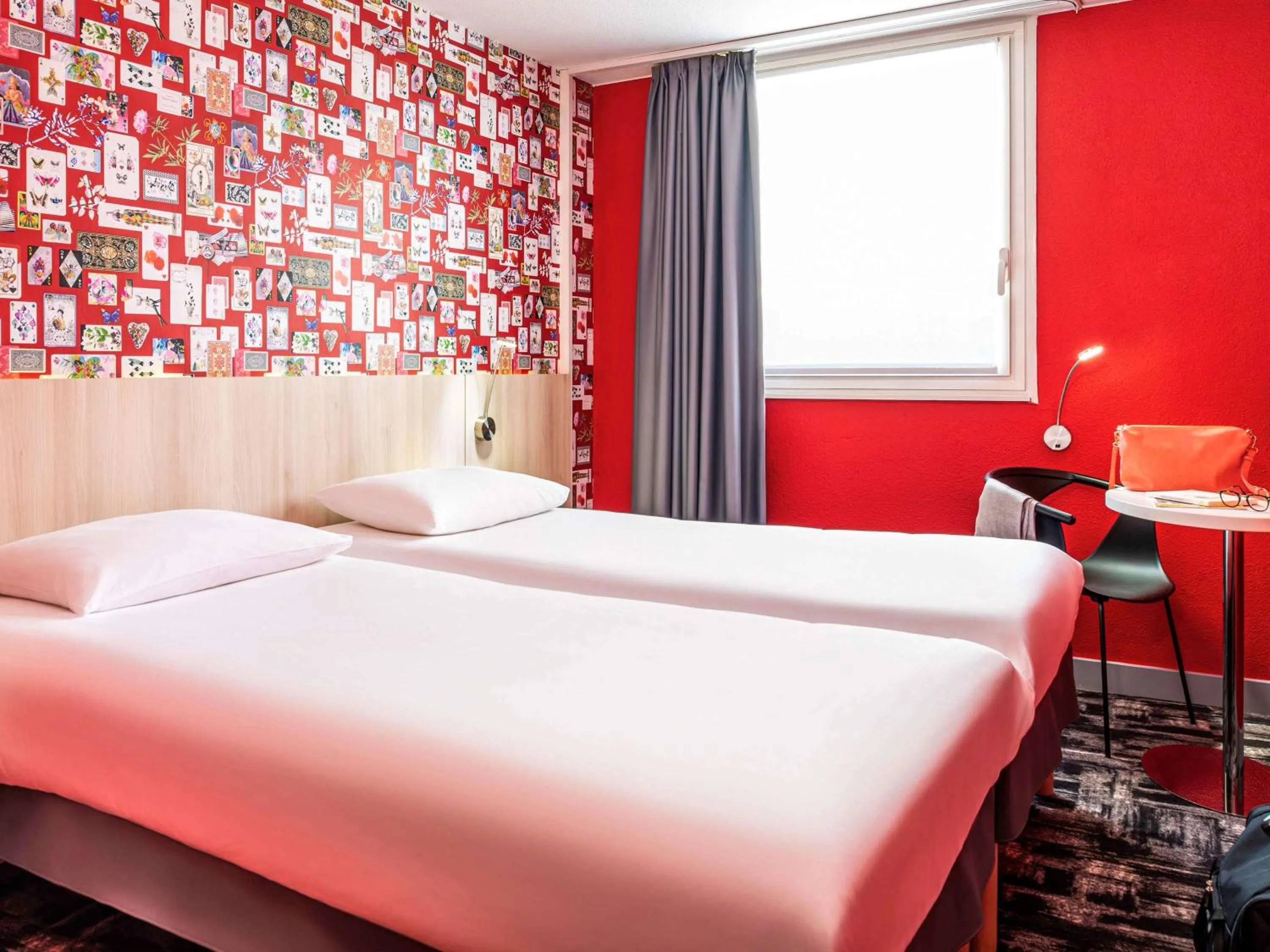 Photo of the whole room, Bed in Ibis Styles Reims Centre