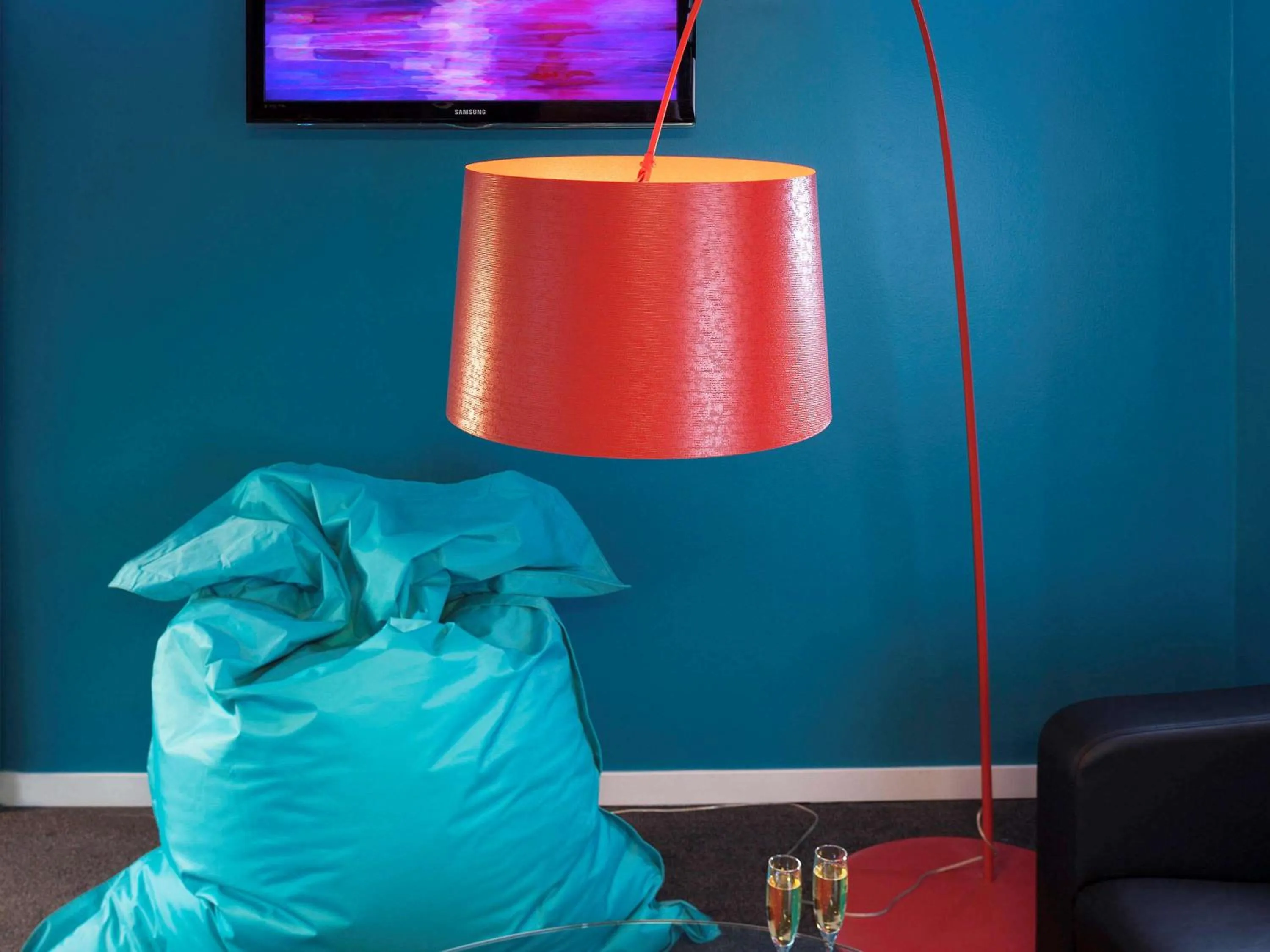 Lounge or bar in Ibis Styles Reims Centre