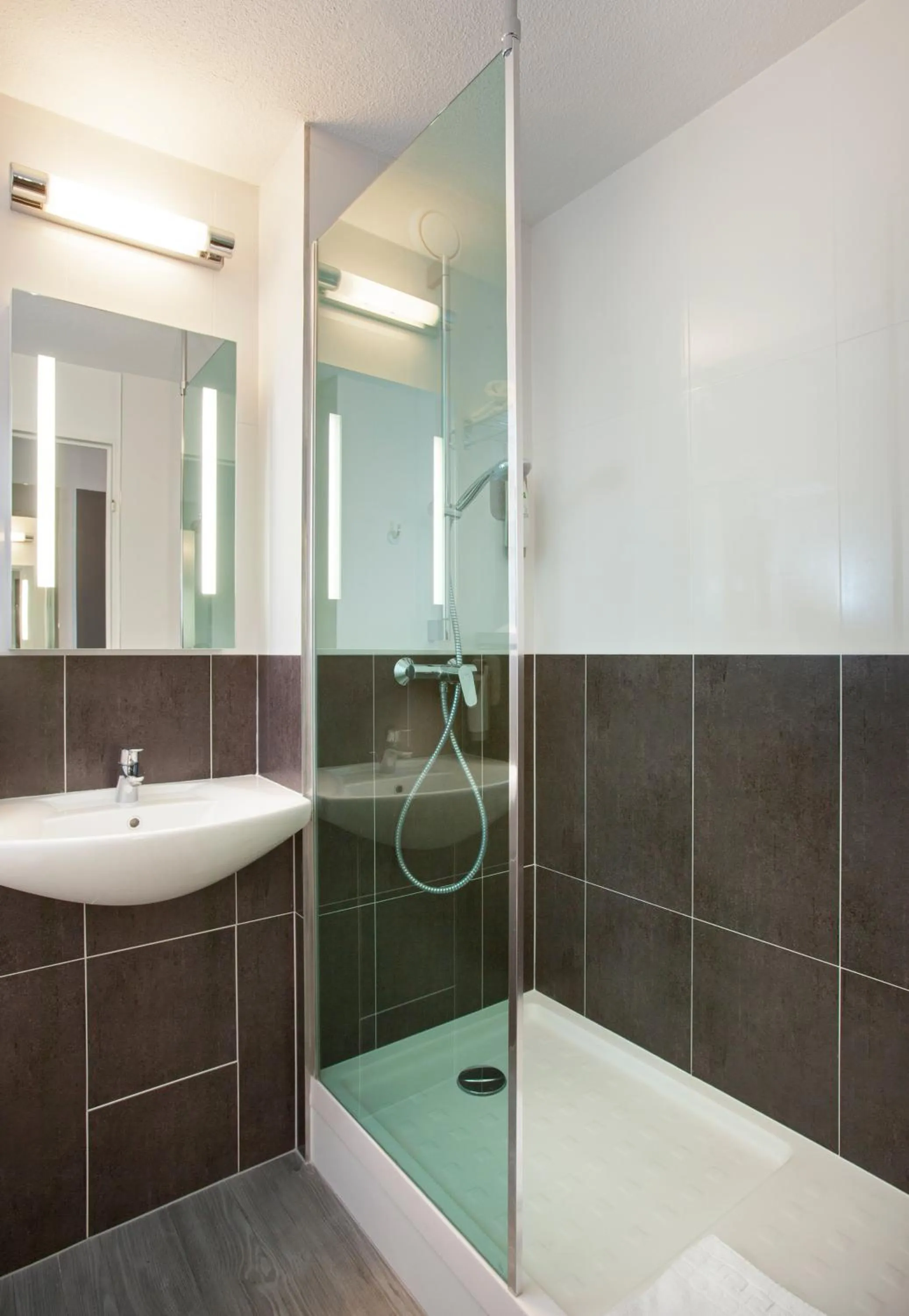 Shower in Ibis Styles Reims Centre