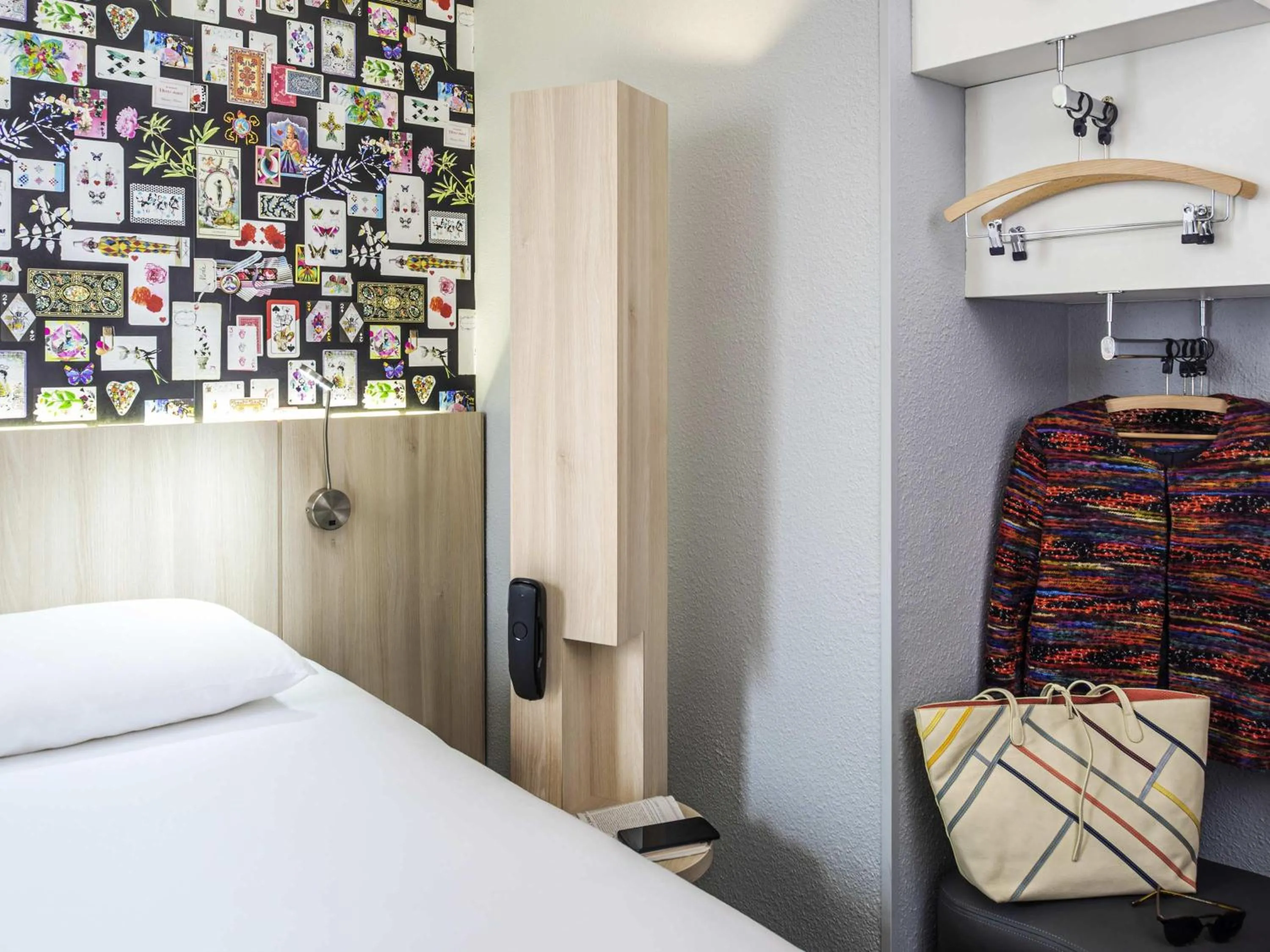Bedroom, Bed in Ibis Styles Reims Centre