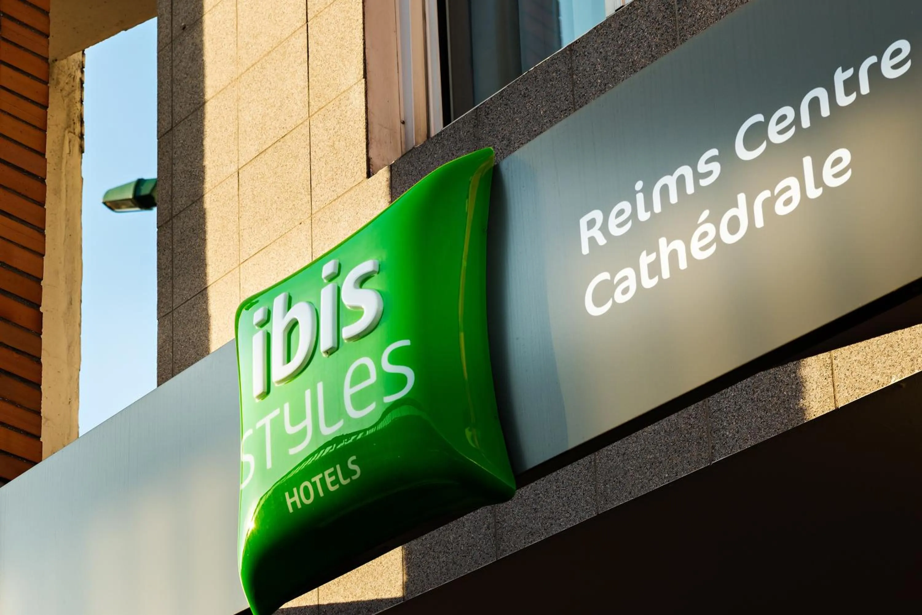 Facade/entrance in Ibis Styles Reims Centre