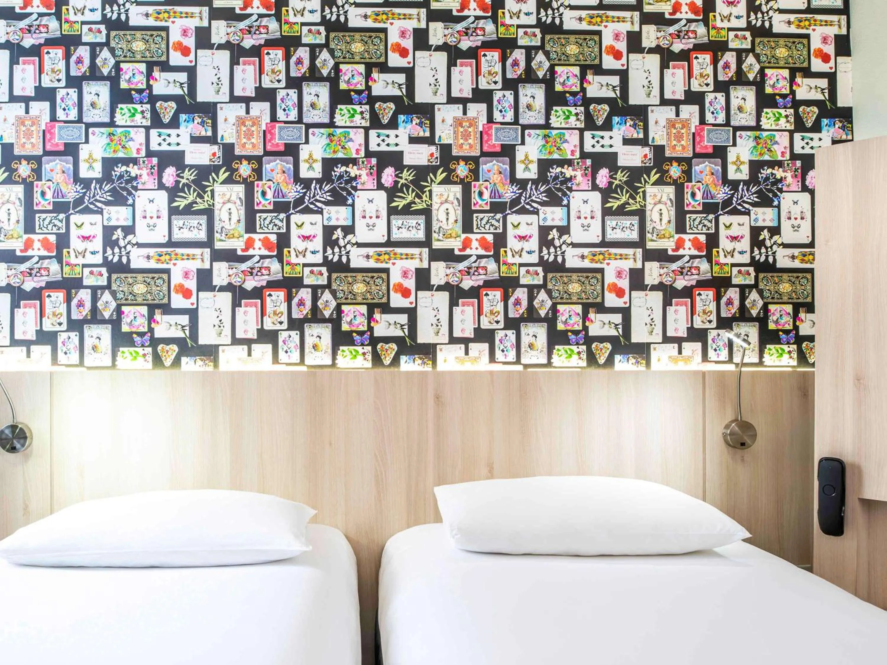 Photo of the whole room, Bed in Ibis Styles Reims Centre