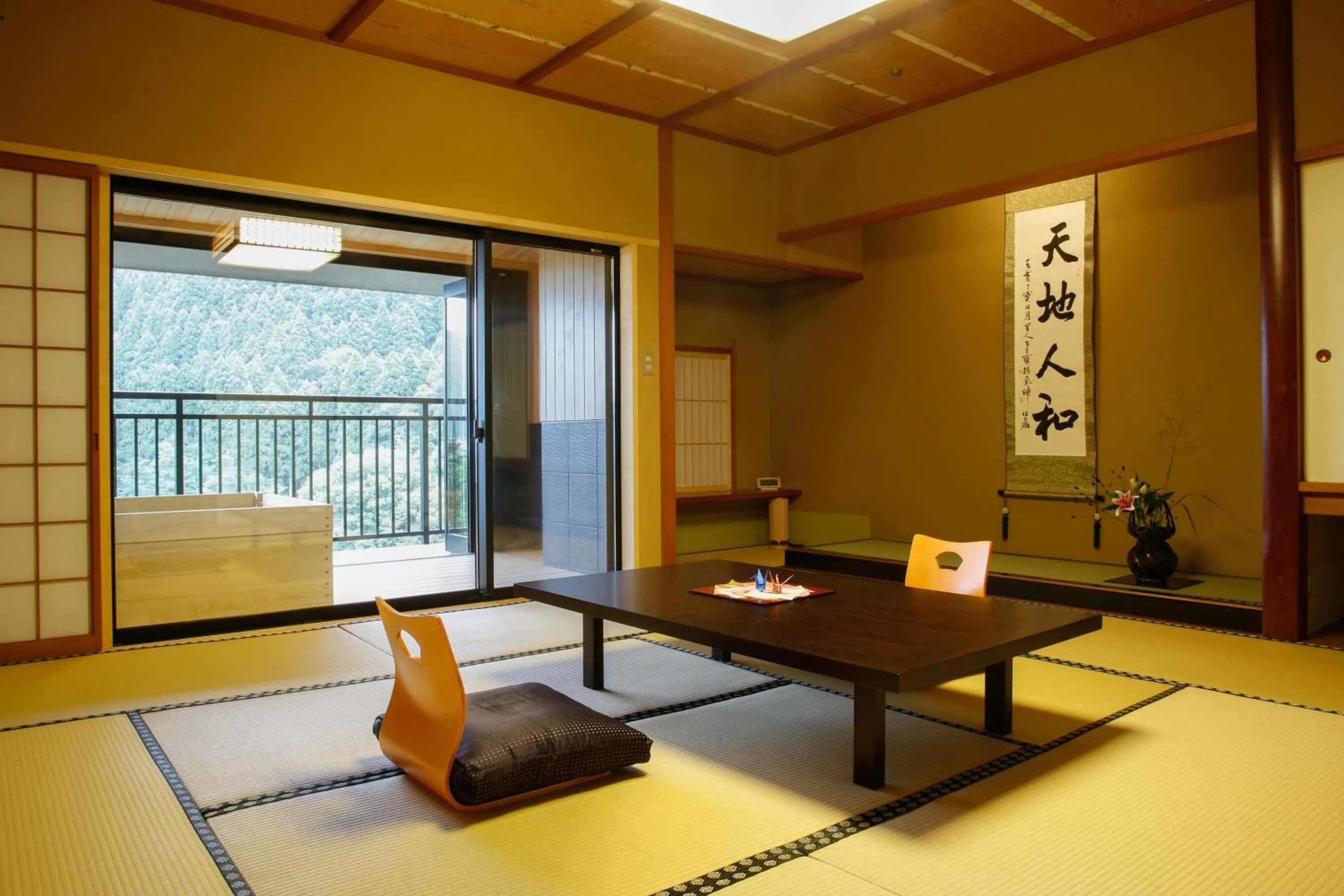 Photo of the whole room in Yamanaka Onsen Hanatsubaki