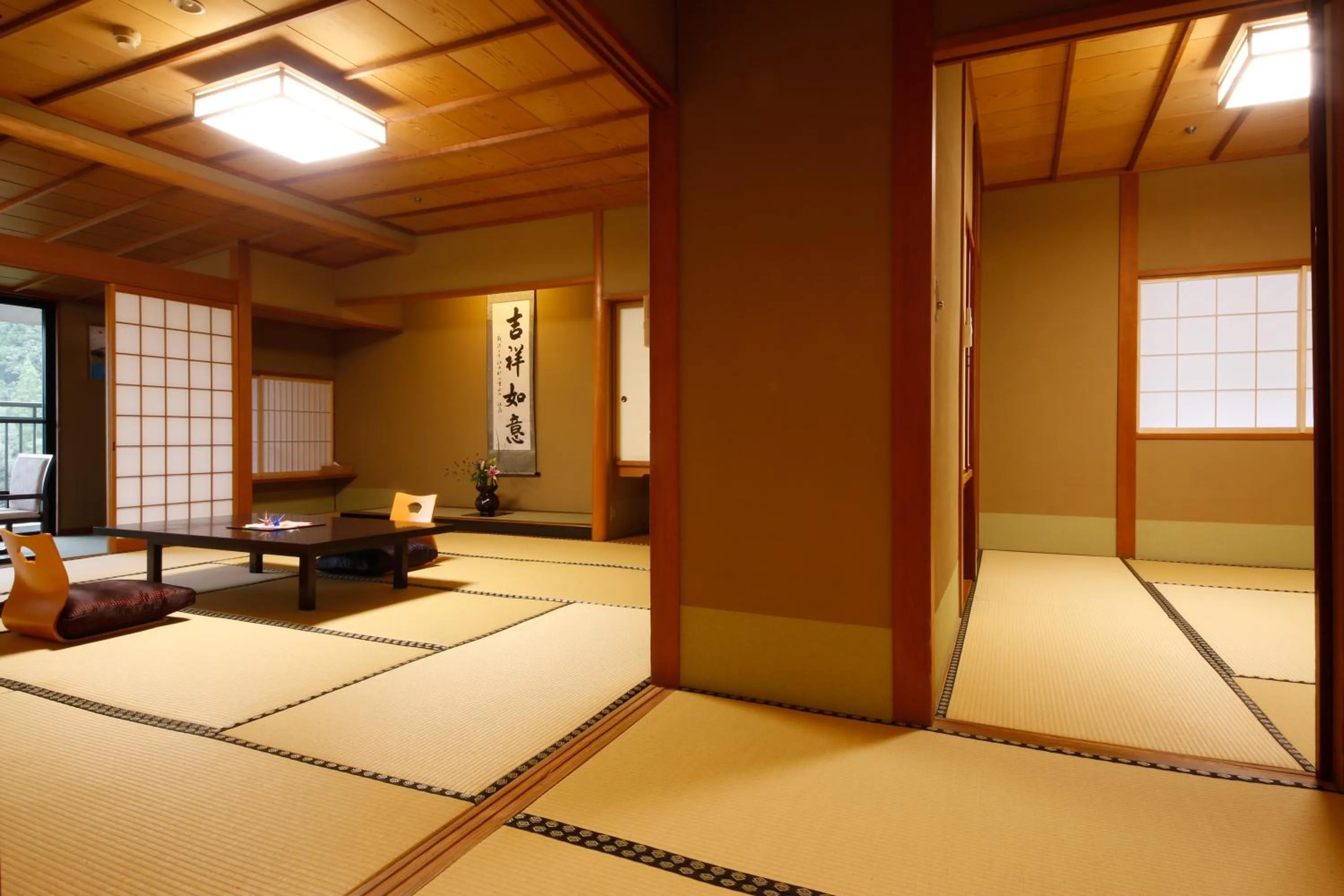 Photo of the whole room in Yamanaka Onsen Hanatsubaki