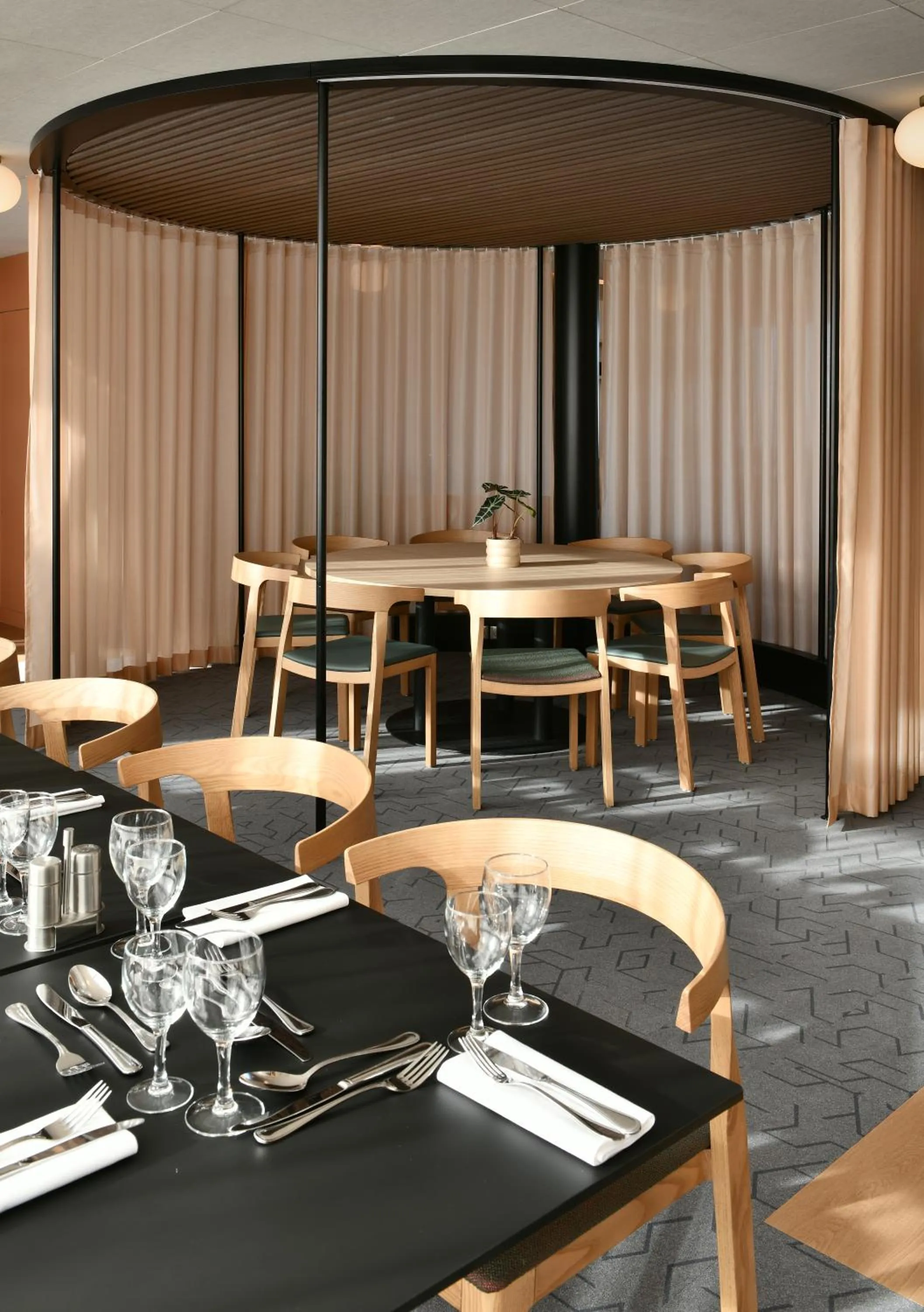 Restaurant/places to eat in Holiday Inn Reims Centre by IHG