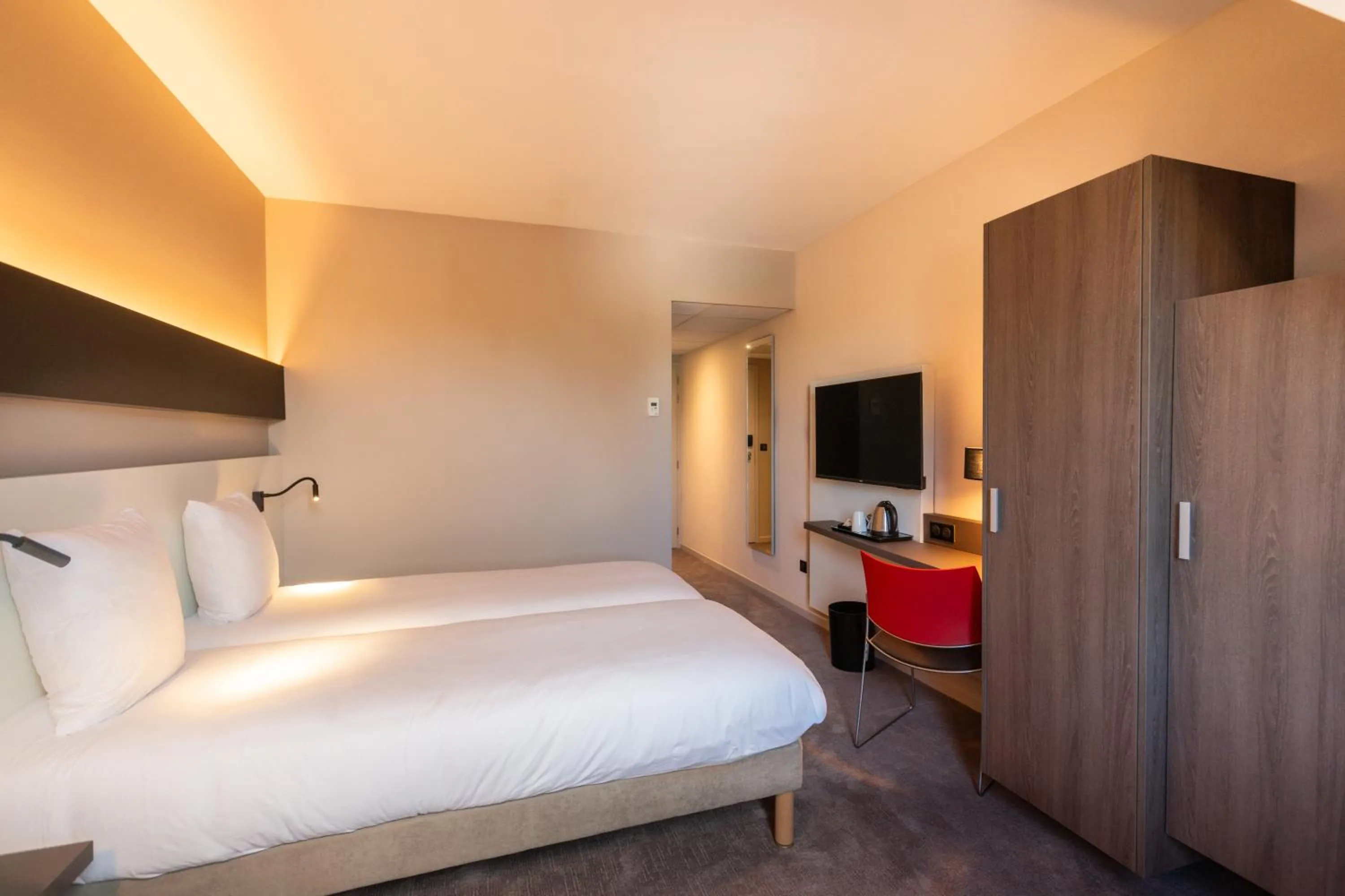 Photo of the whole room, Bed in Hotel L'Europe Colmar, BW Signature Collection