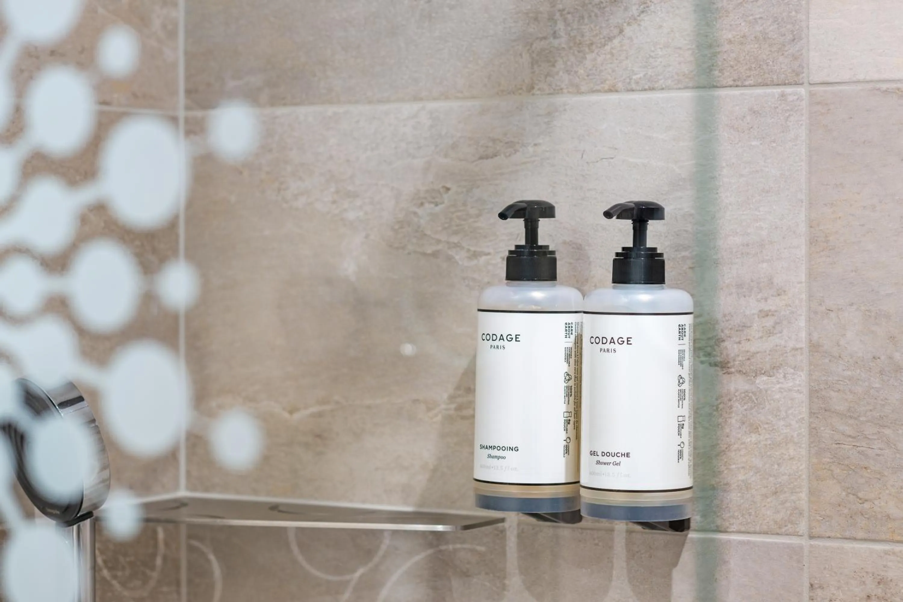 Shower in Hotel L'Europe Colmar, BW Signature Collection