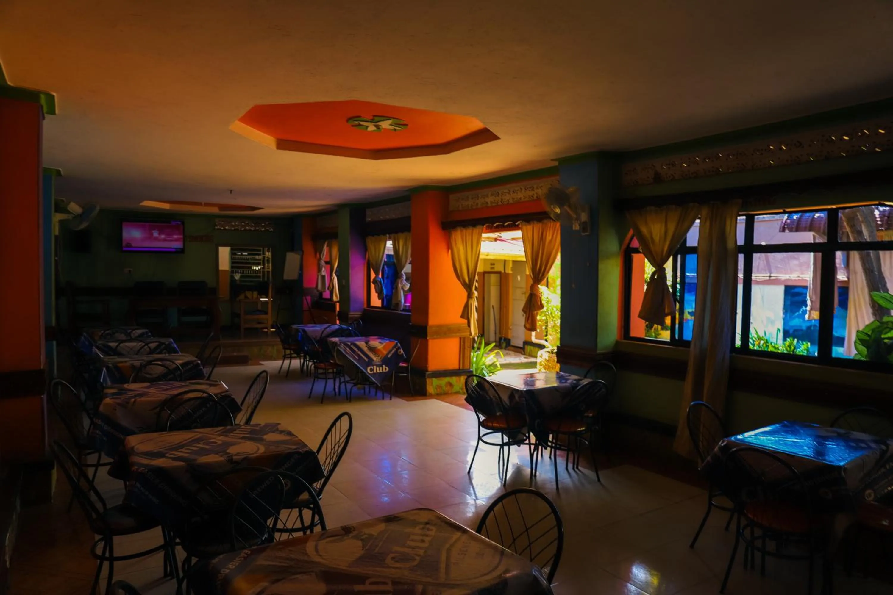 Restaurant/places to eat in Merona Hotel