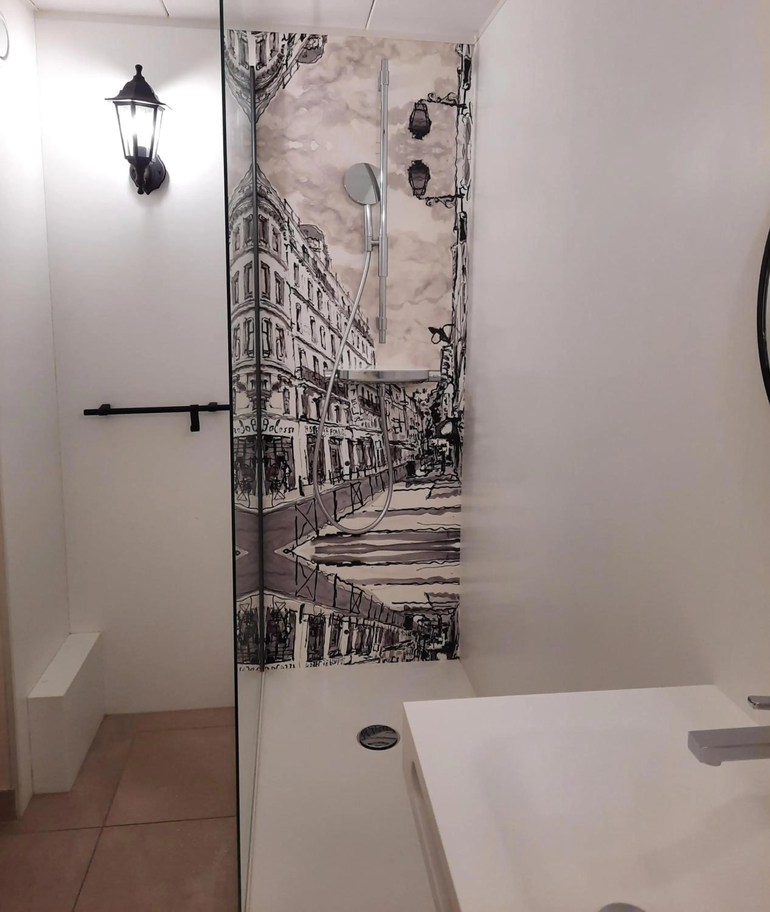 Bathroom in Hôtel de France