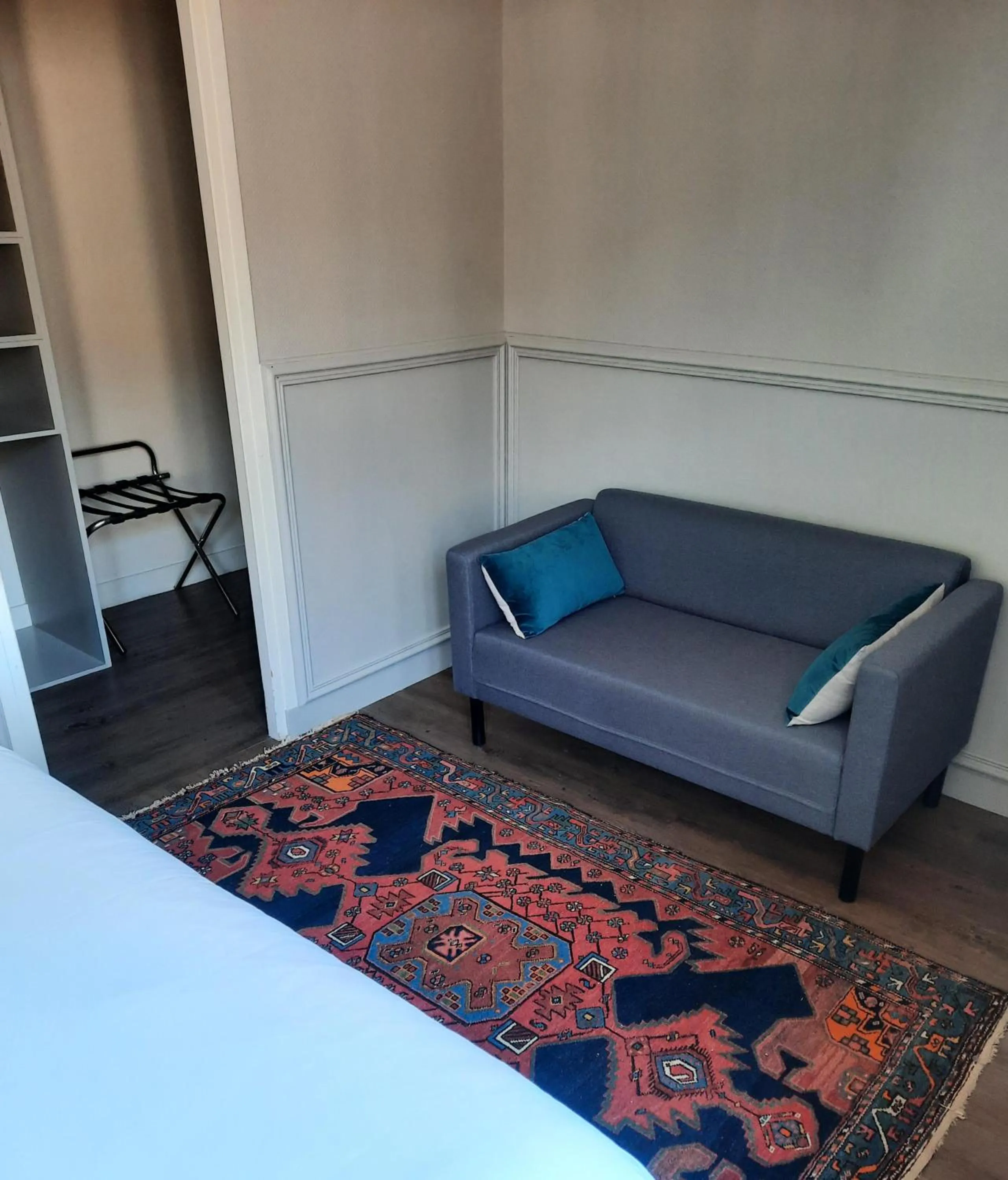 Seating area, Bed in Hôtel de France