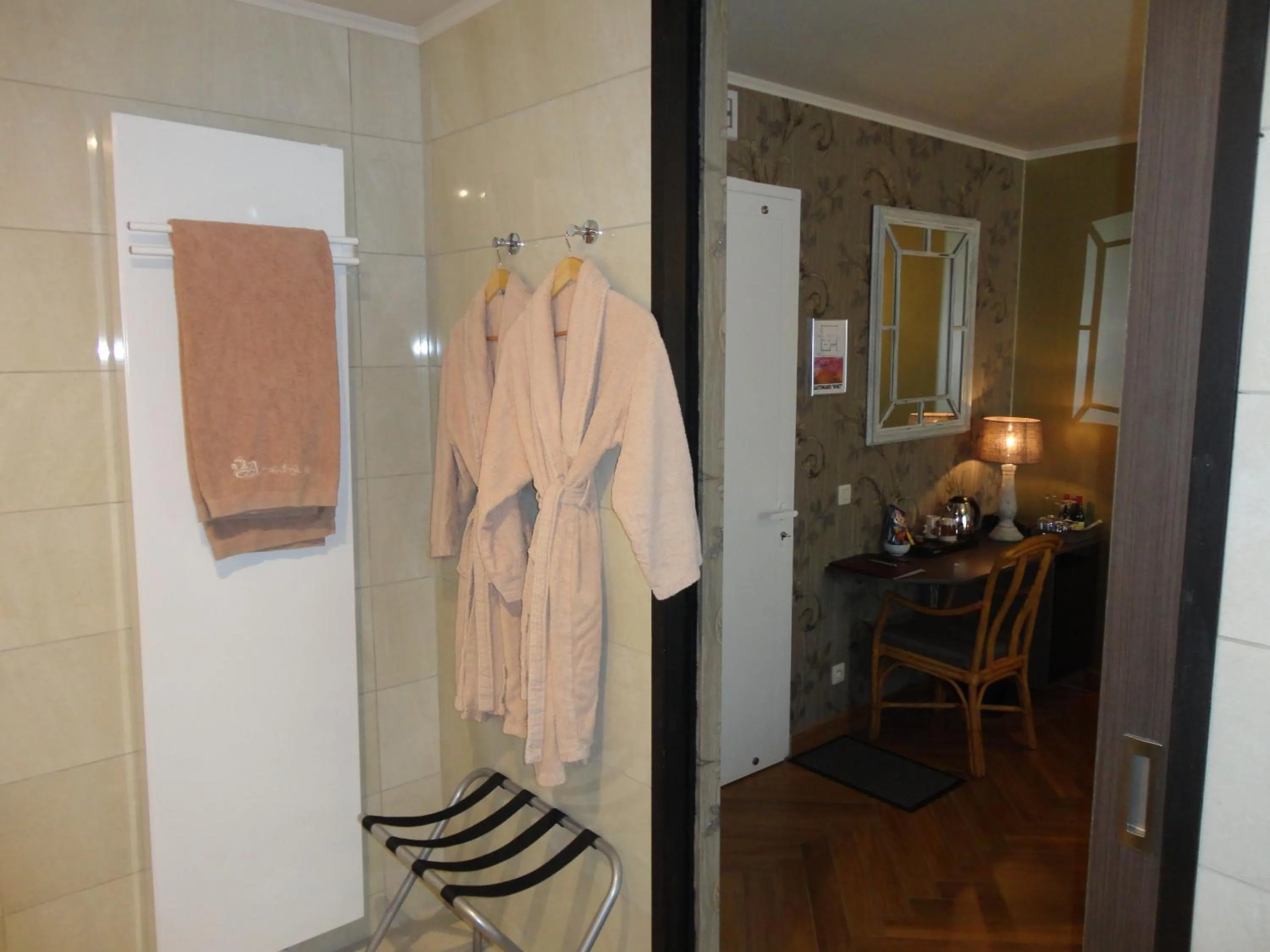 Photo of the whole room in Art Of Dreams Deluxe 4 stars