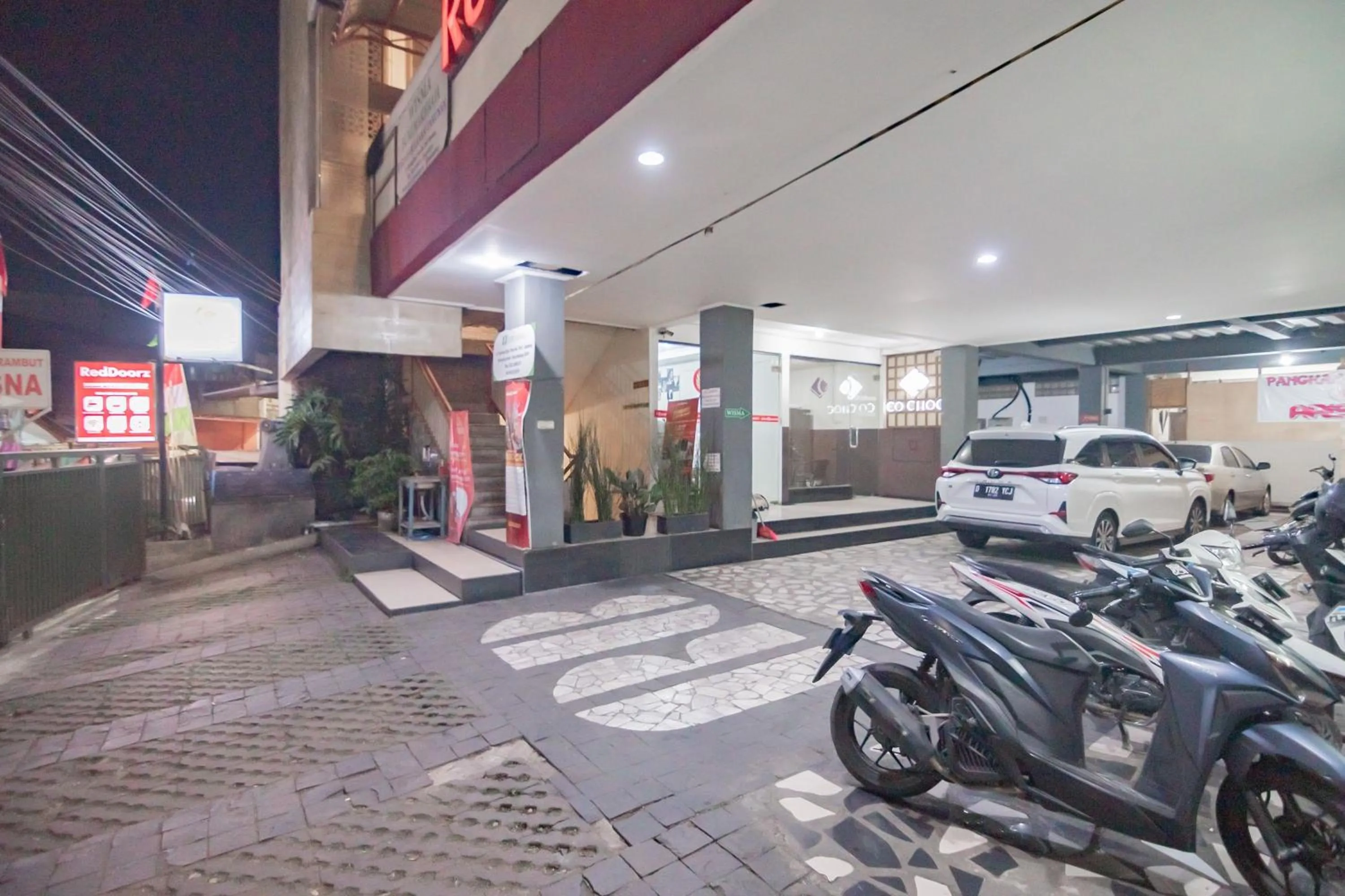 Parking in RedDoorz Syariah at Cigadung Raya Street