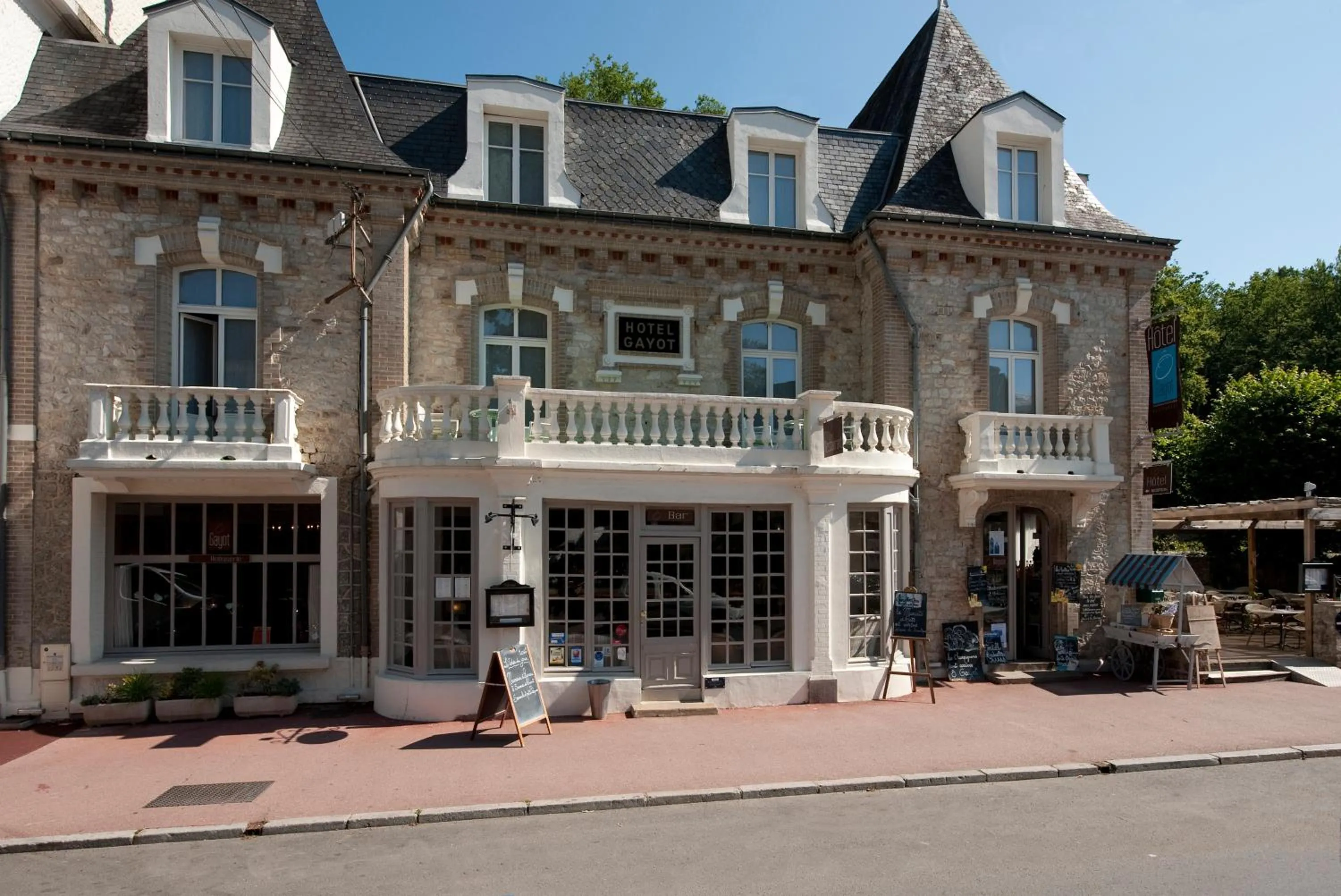 Facade/entrance in The Originals Boutique, Hôtel Ô Gayot, Bagnoles-de-l'Orne