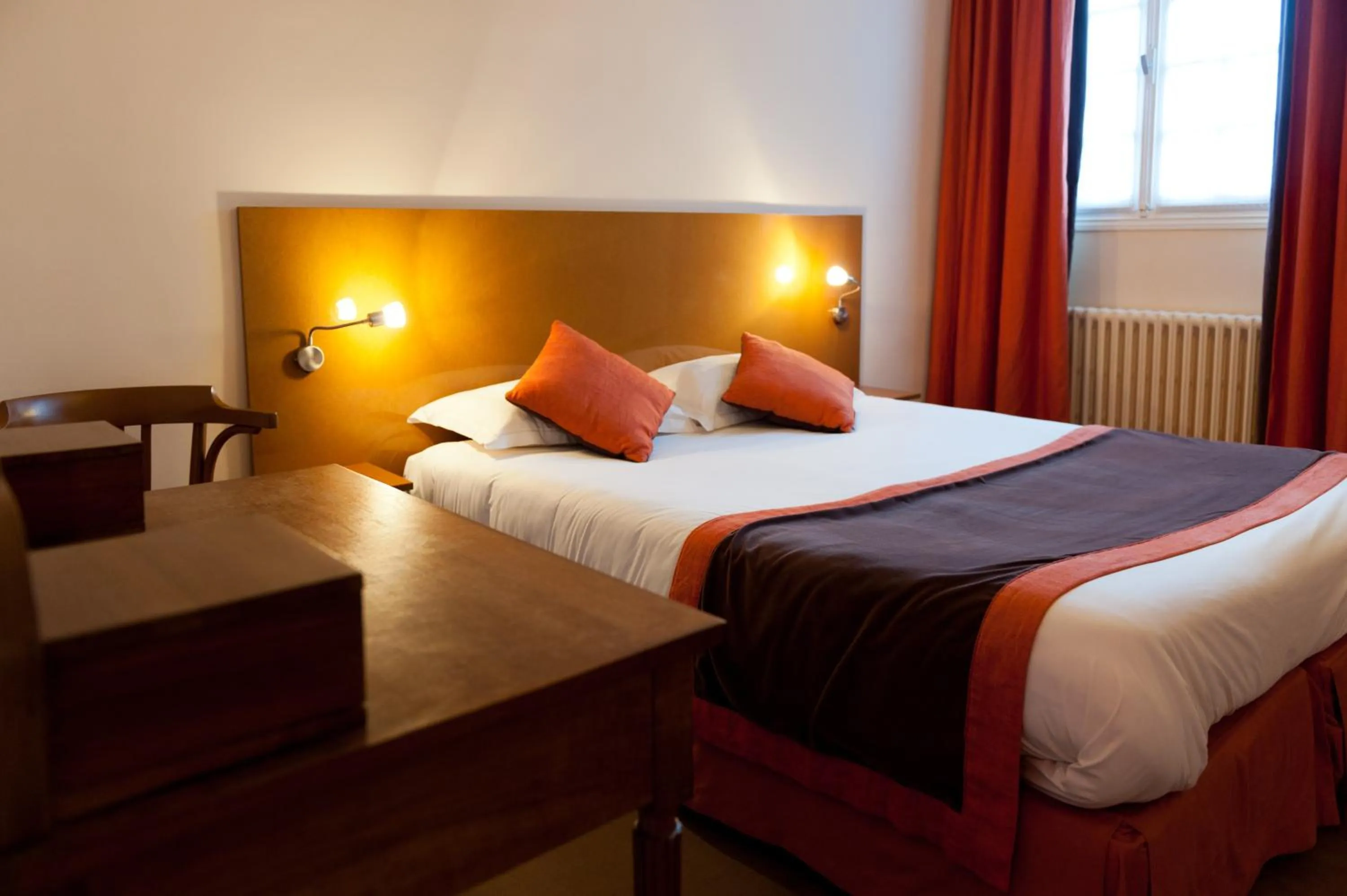 Photo of the whole room, Bed in The Originals Boutique, Hôtel Ô Gayot, Bagnoles-de-l'Orne