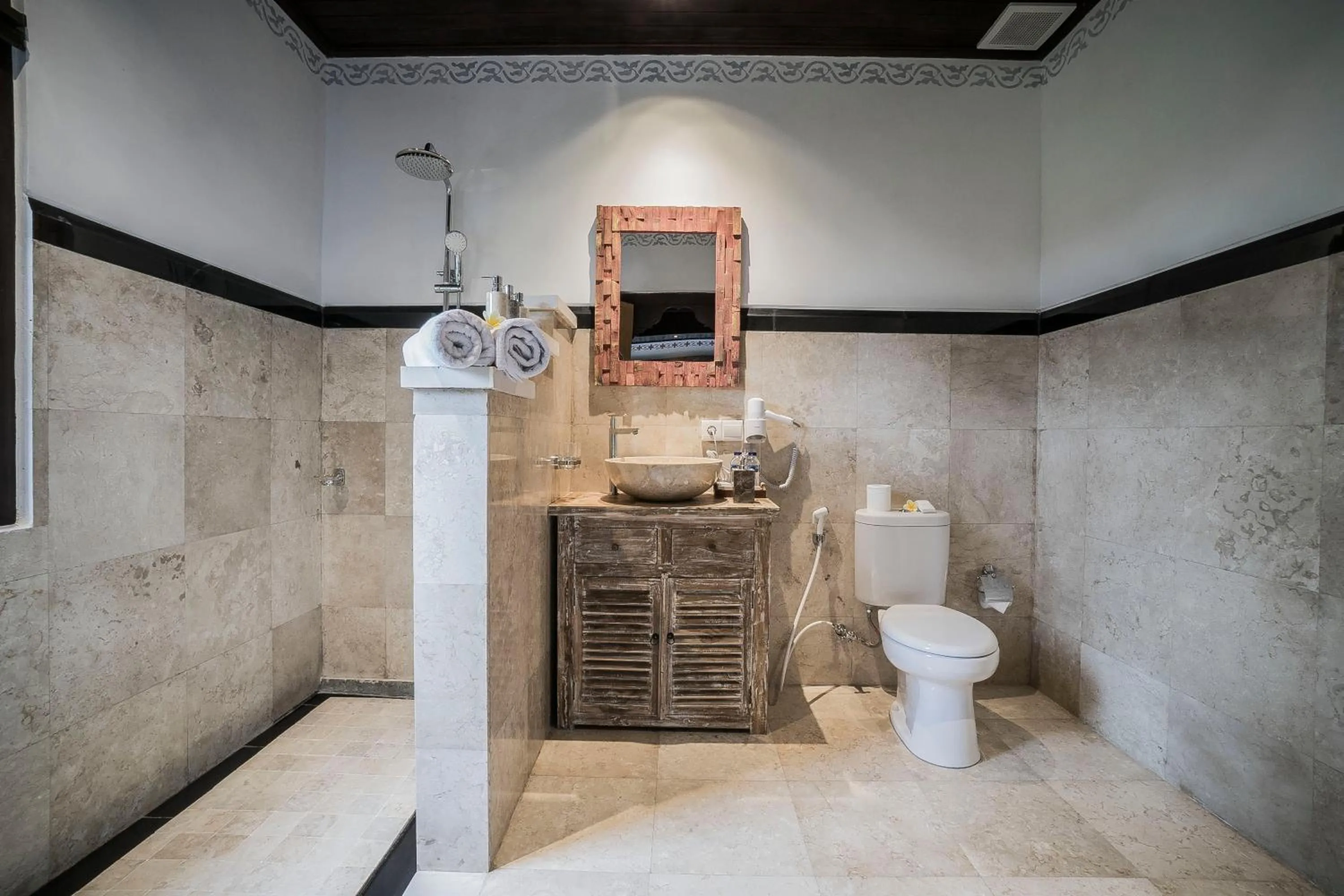 Bathroom in Villa Tanah Carik by Mahaputra