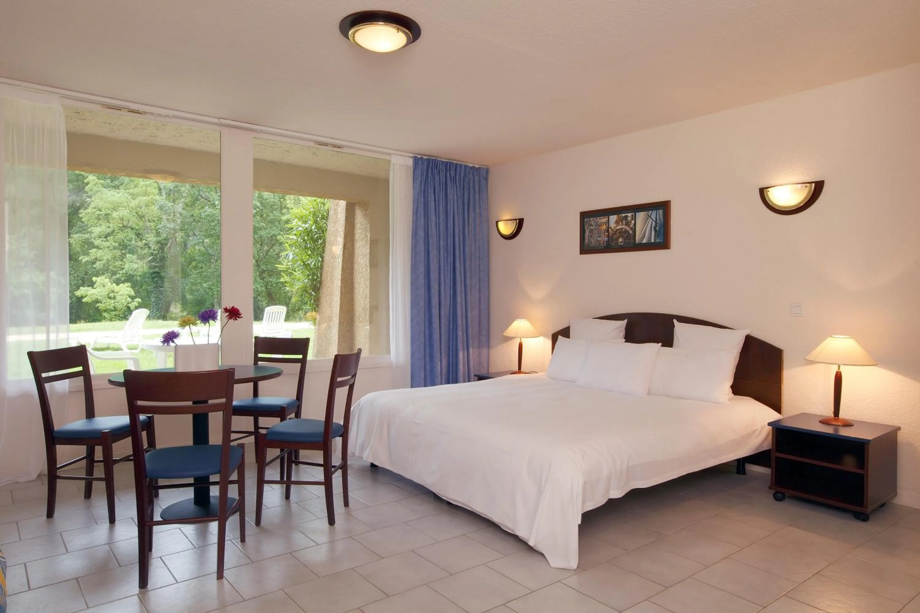 Photo of the whole room, Bed in Vacancéole - Le Domaine de Chames - Pont d'Arc