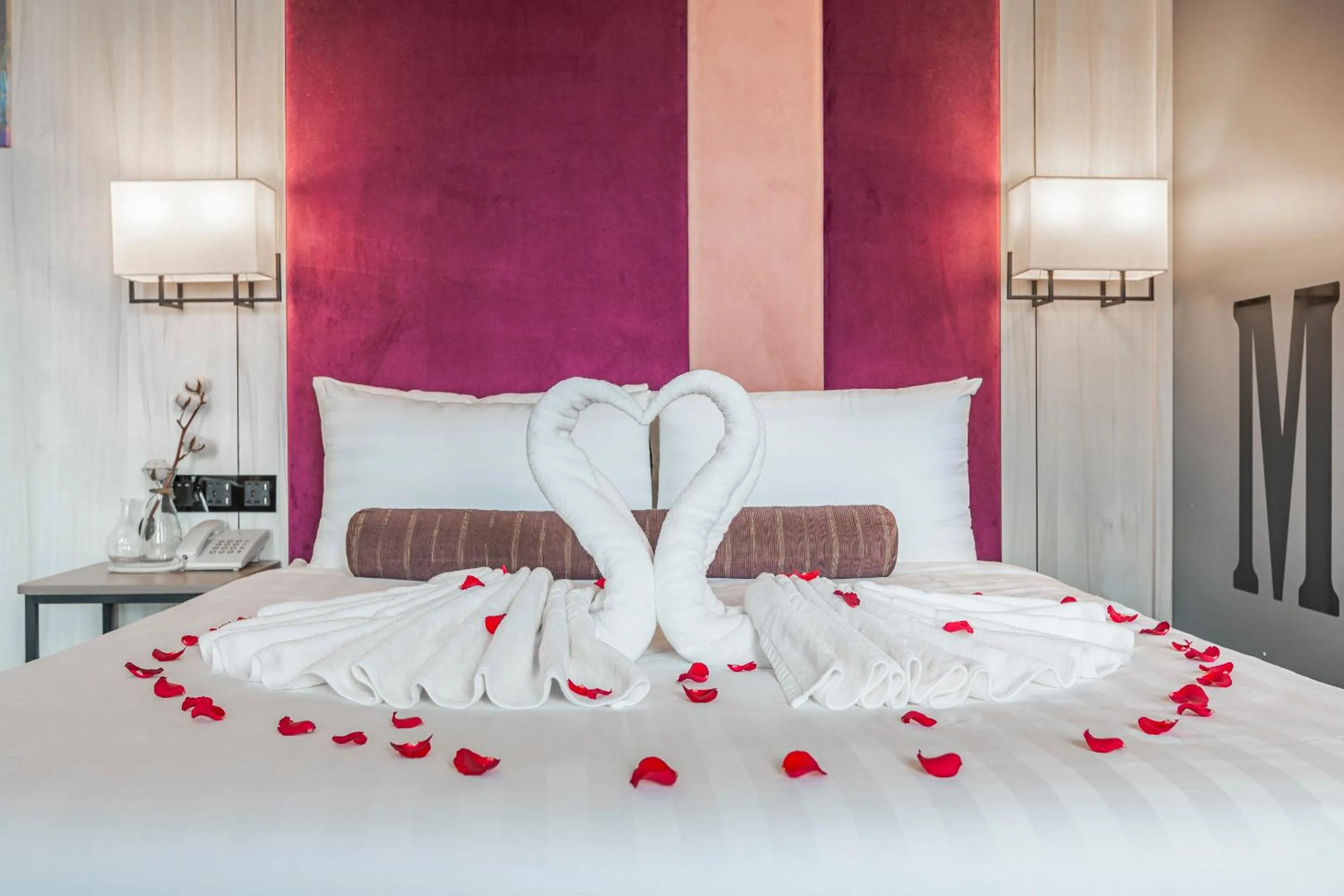 Bedroom, Bed in Mayer Inn