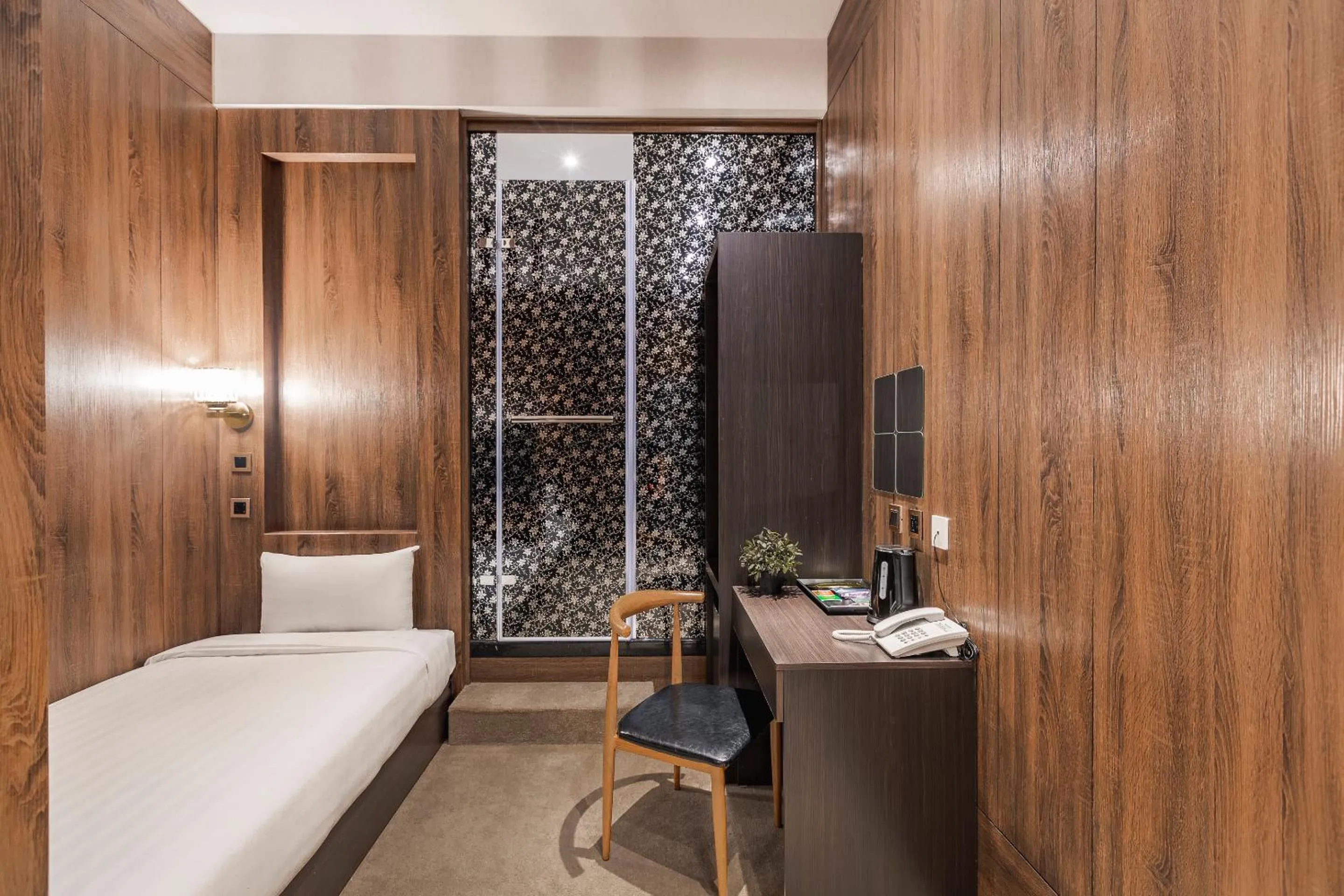 Photo of the whole room in Mayer Inn