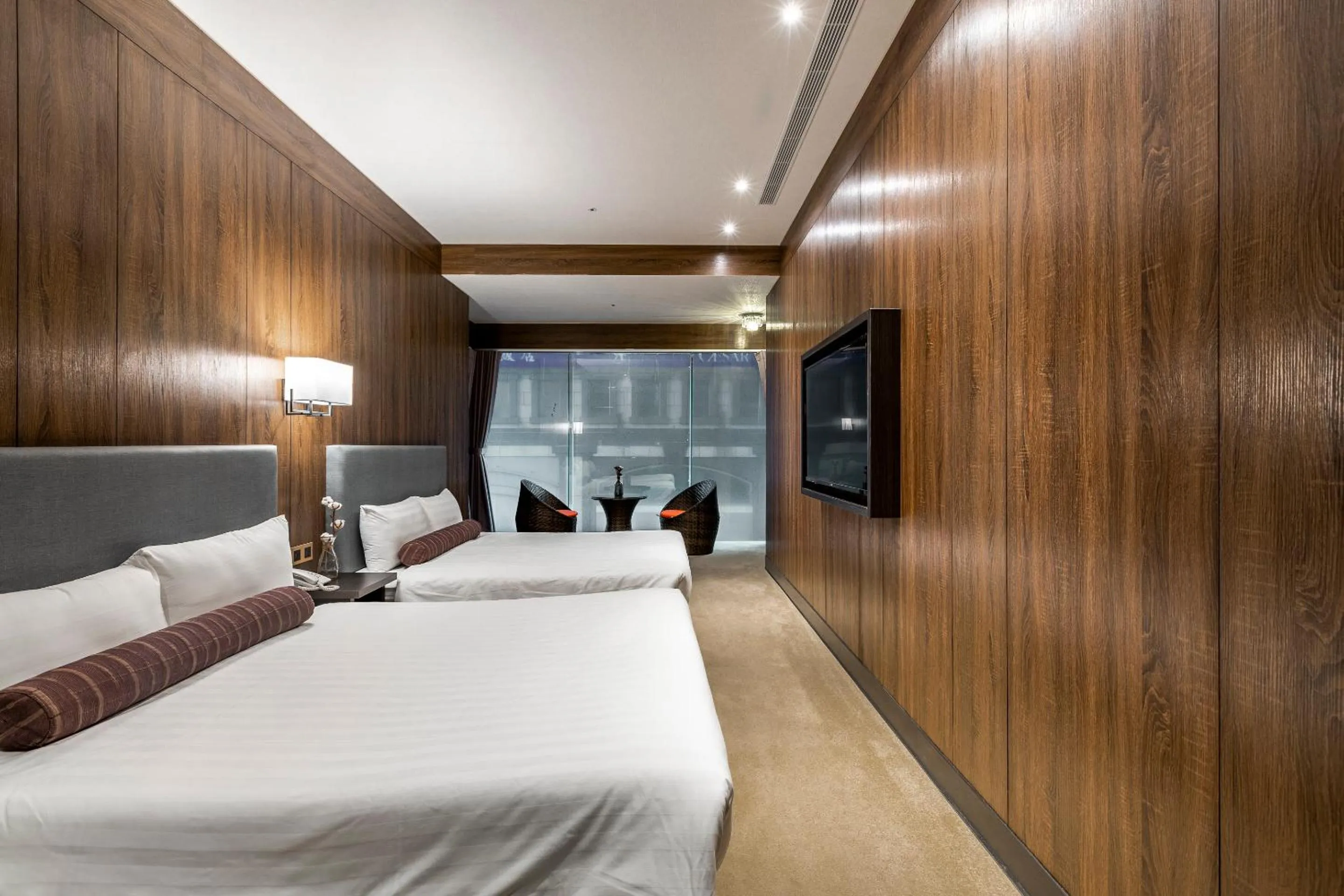 Photo of the whole room, Bed in Mayer Inn