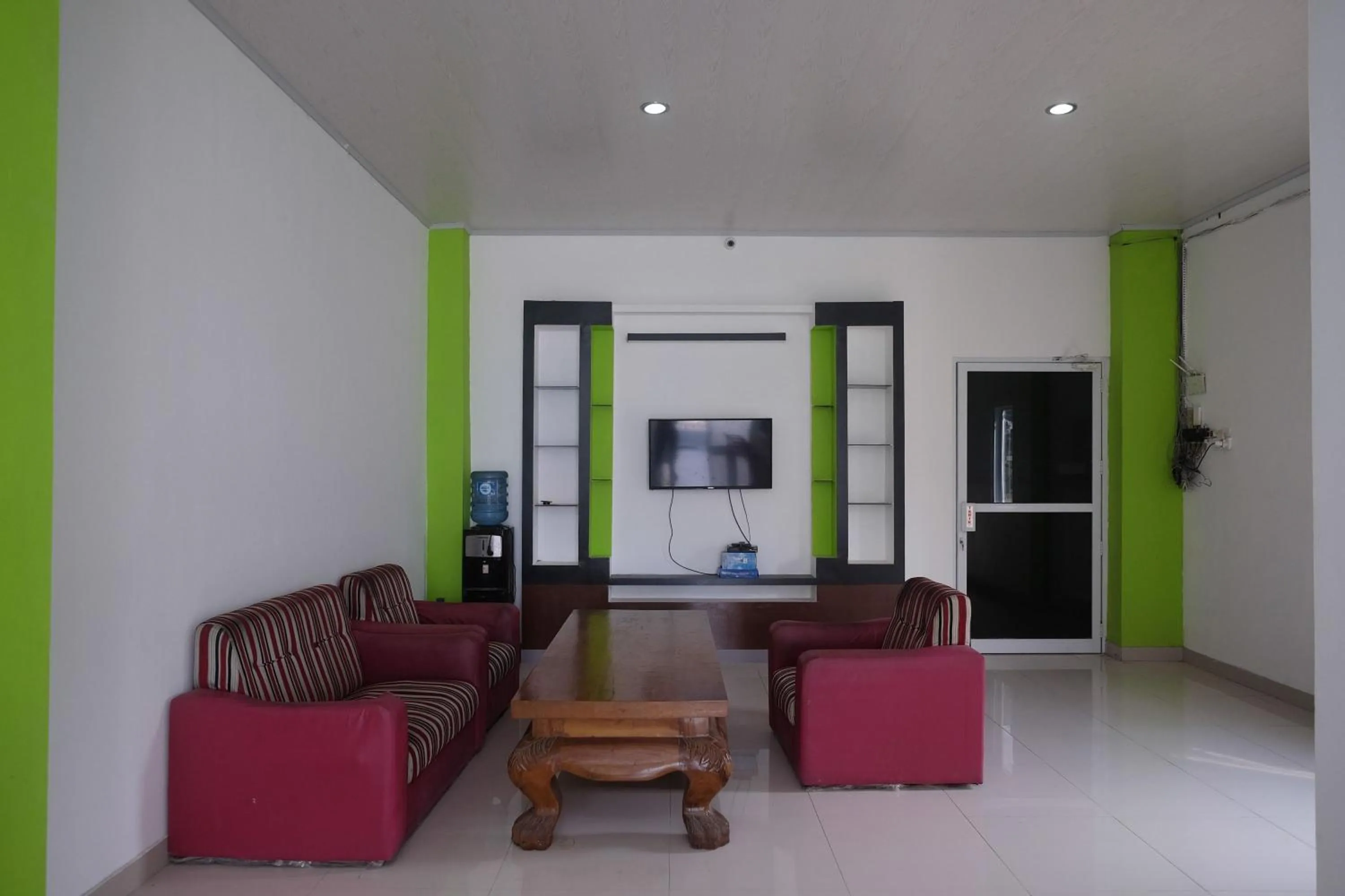 Living room in RedDoorz near Pakuwon Mall Solo Baru