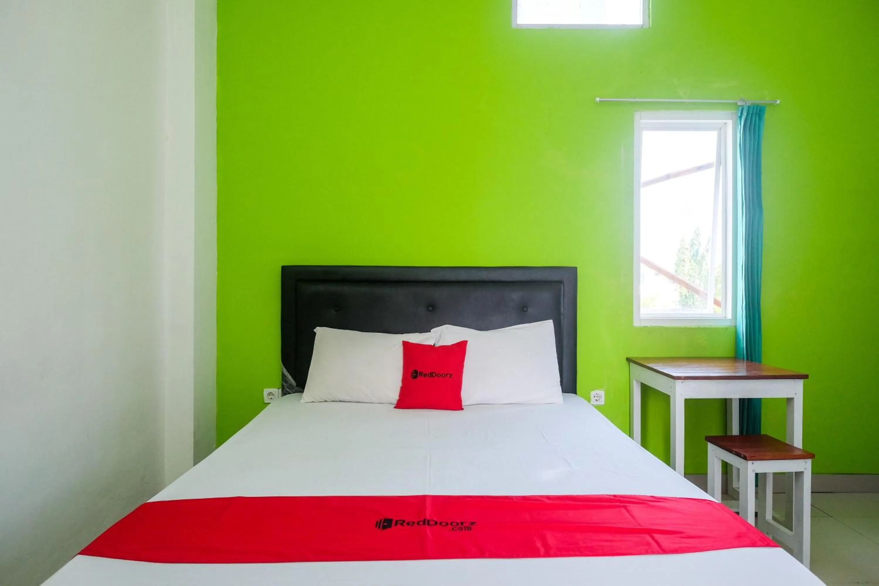 Bedroom, Bed in RedDoorz near Pakuwon Mall Solo Baru