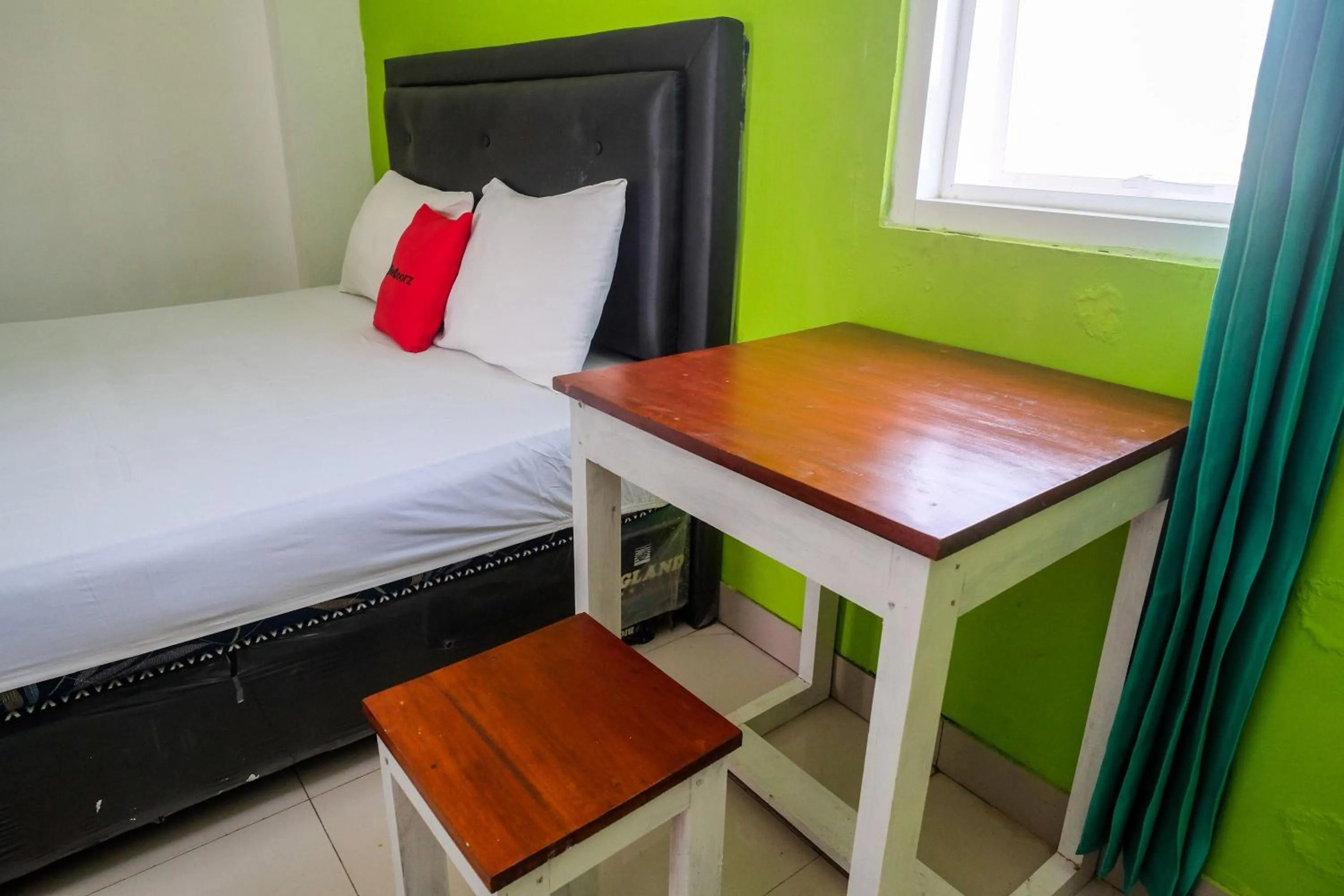 Bedroom, Bed in RedDoorz near Pakuwon Mall Solo Baru