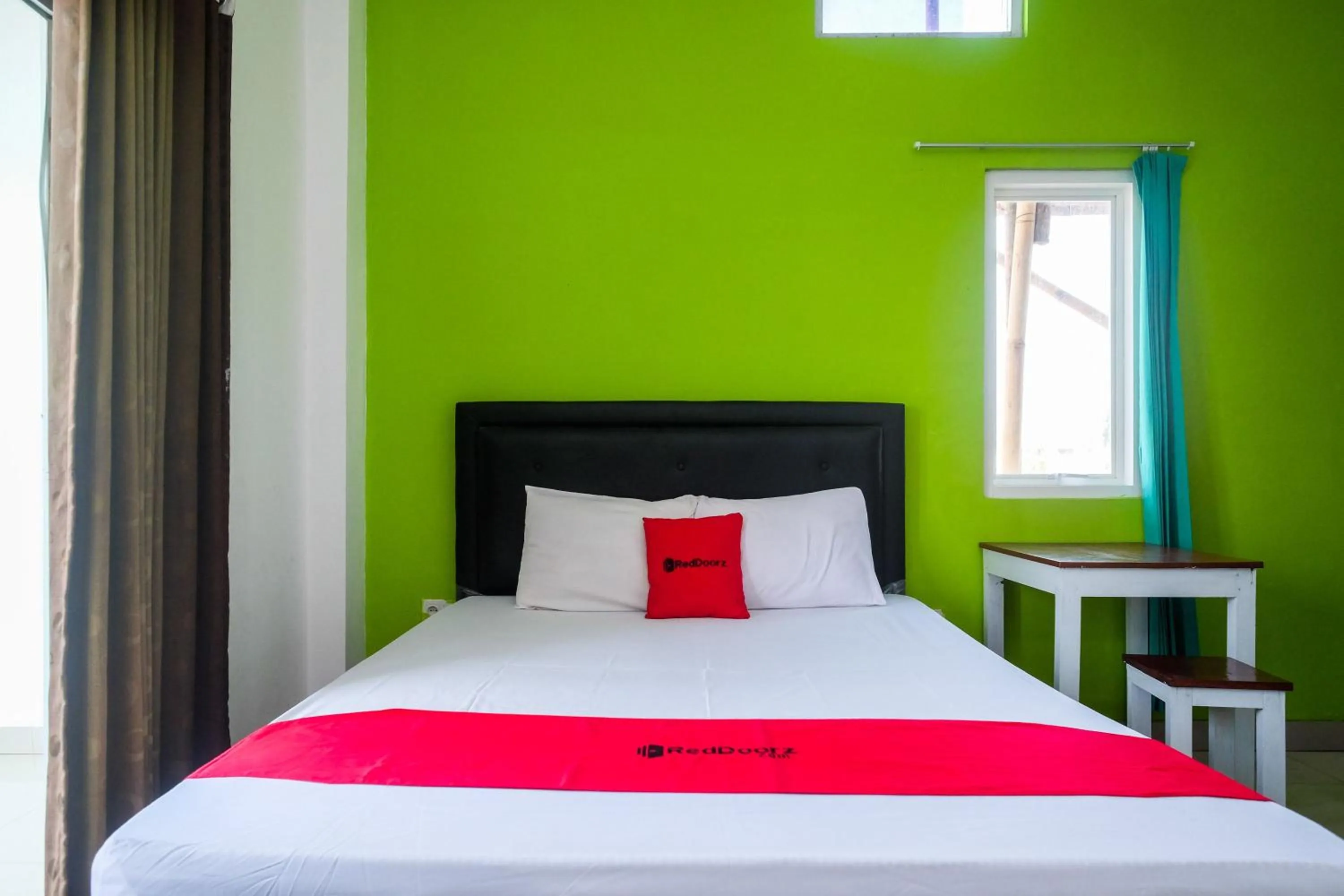 Bedroom, Bed in RedDoorz near Pakuwon Mall Solo Baru