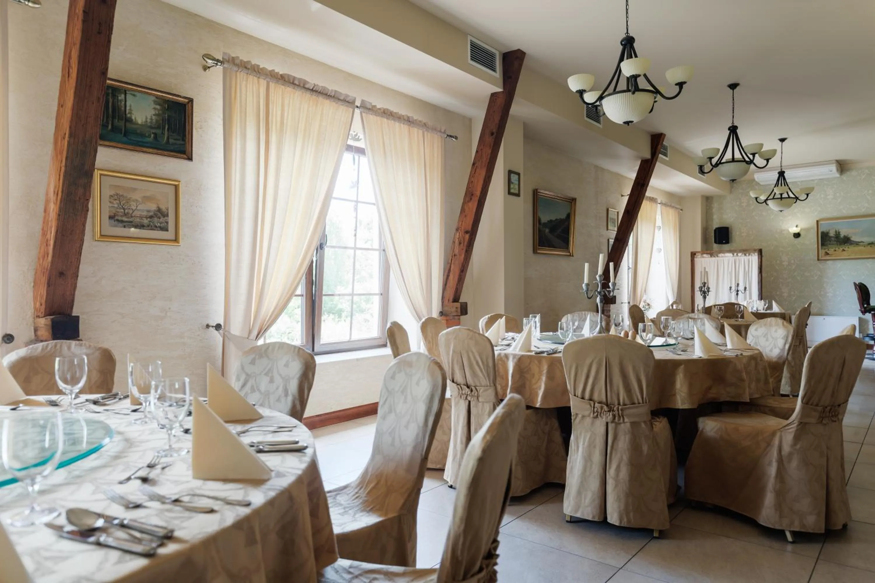 Restaurant/places to eat in Hotel Folwark